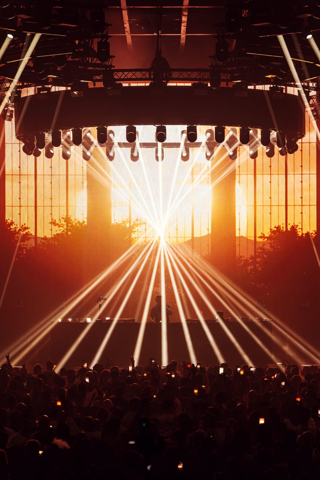 Tiësto UNVRS Ibiza residency visuals by Comix