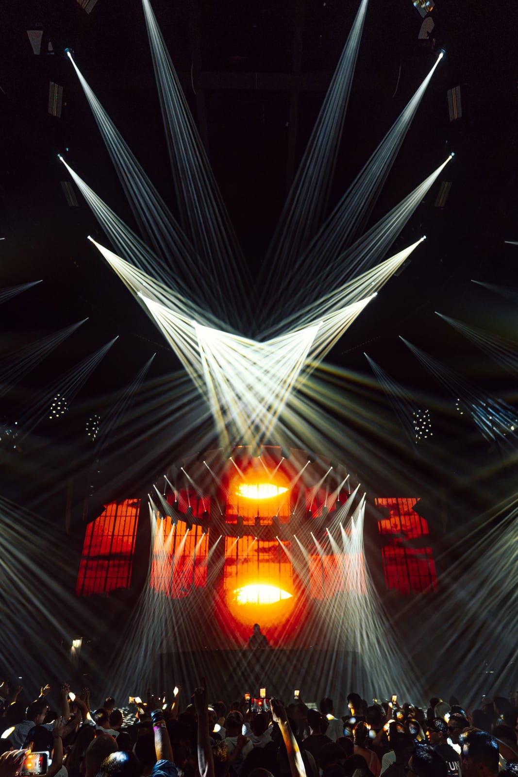 Tiësto UNVRS Ibiza residency visuals by Comix