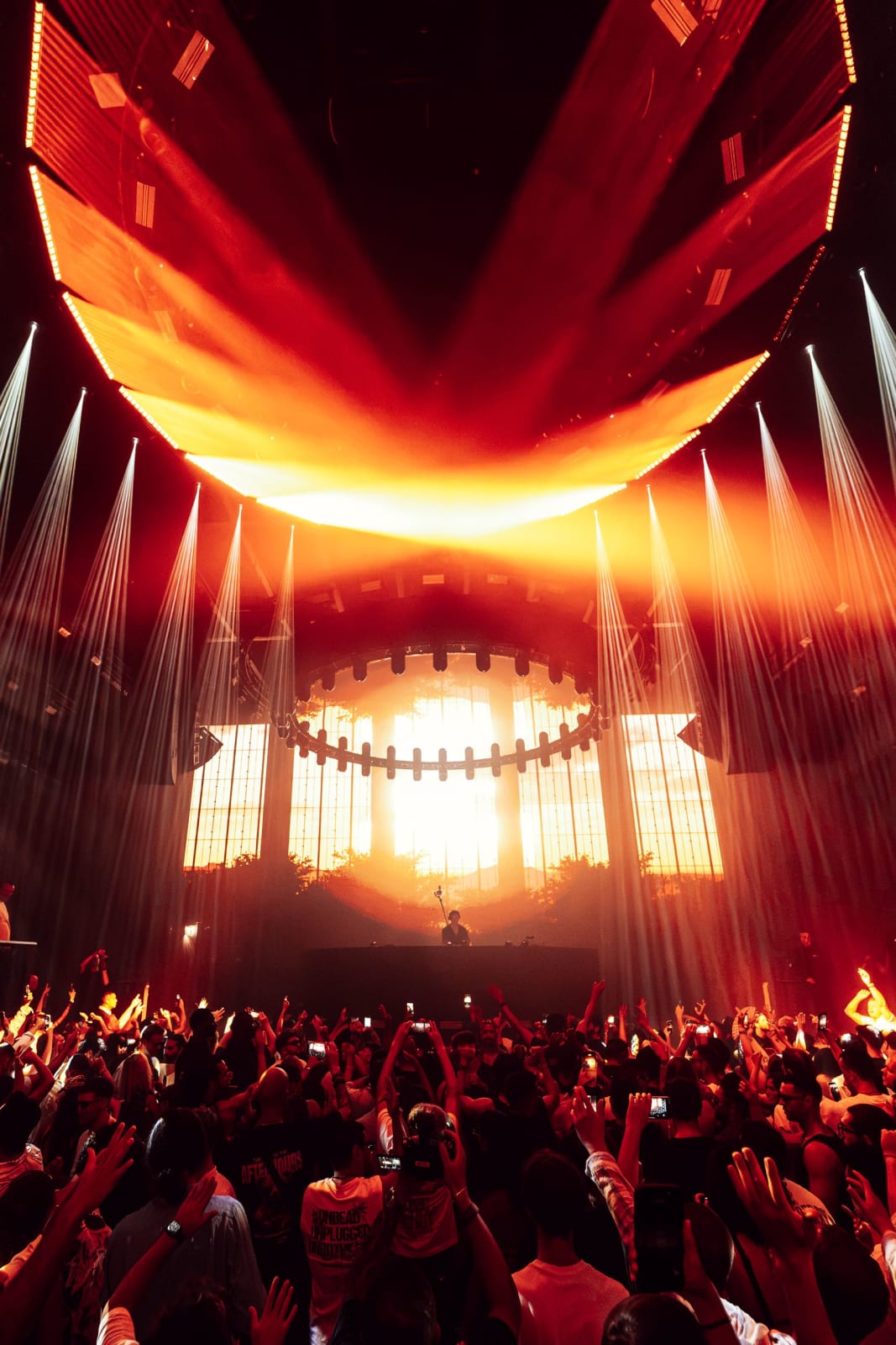 Tiësto UNVRS Ibiza residency visuals by Comix