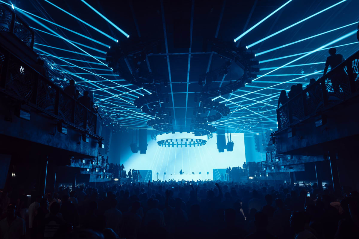 Ti&euml;sto UNVRS Ibiza residency visuals by Comix