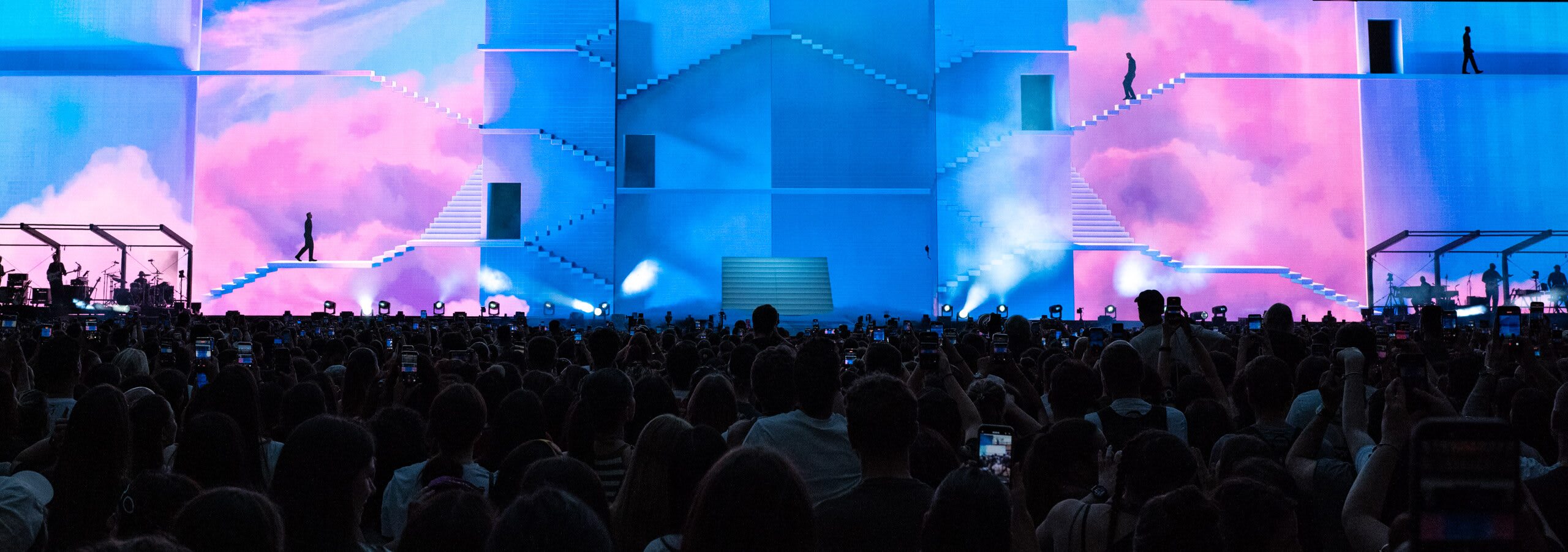 Tiziano Ferro stadium tour visuals by Comix