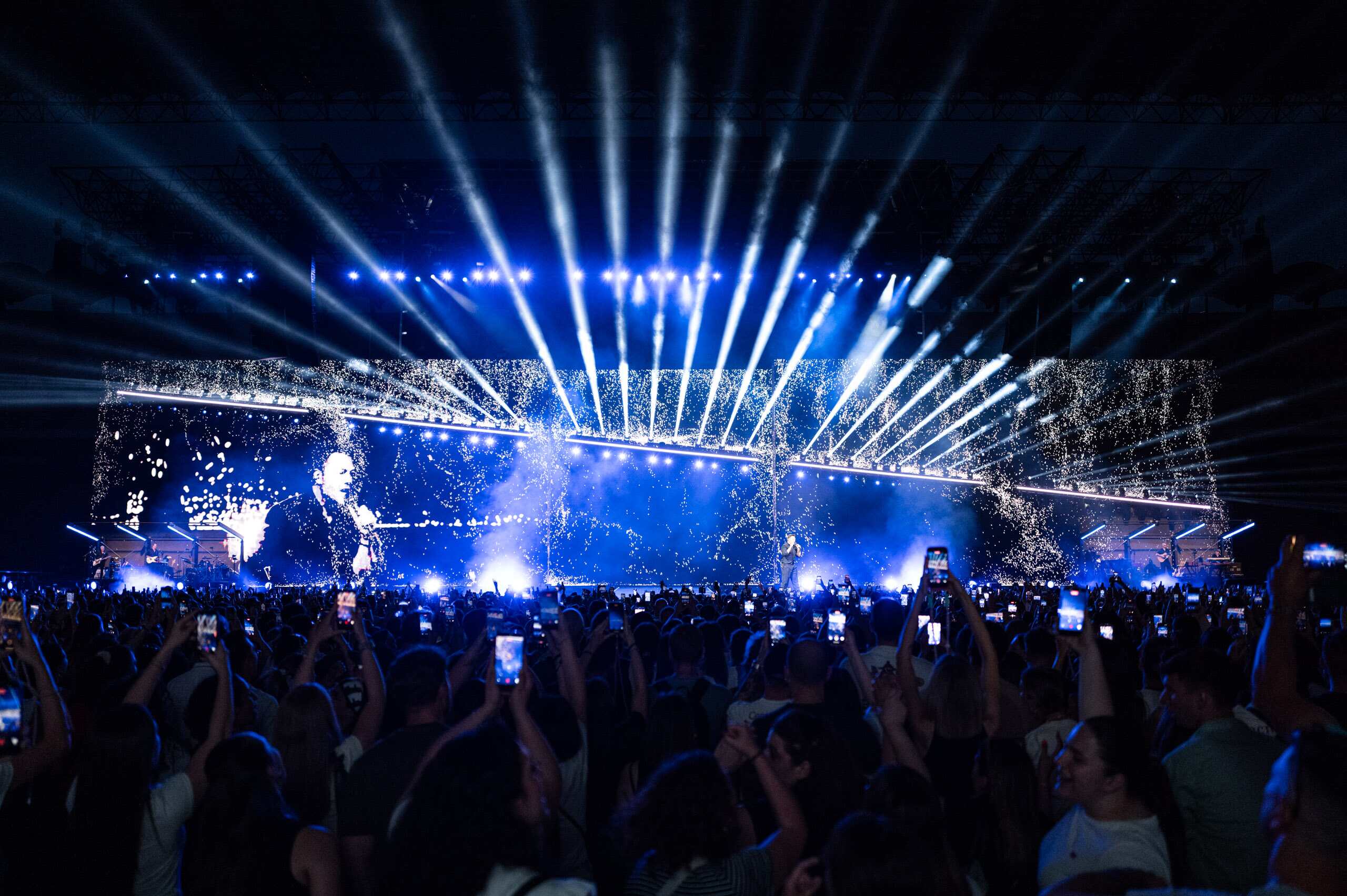Tiziano Ferro stadium tour visuals by Comix