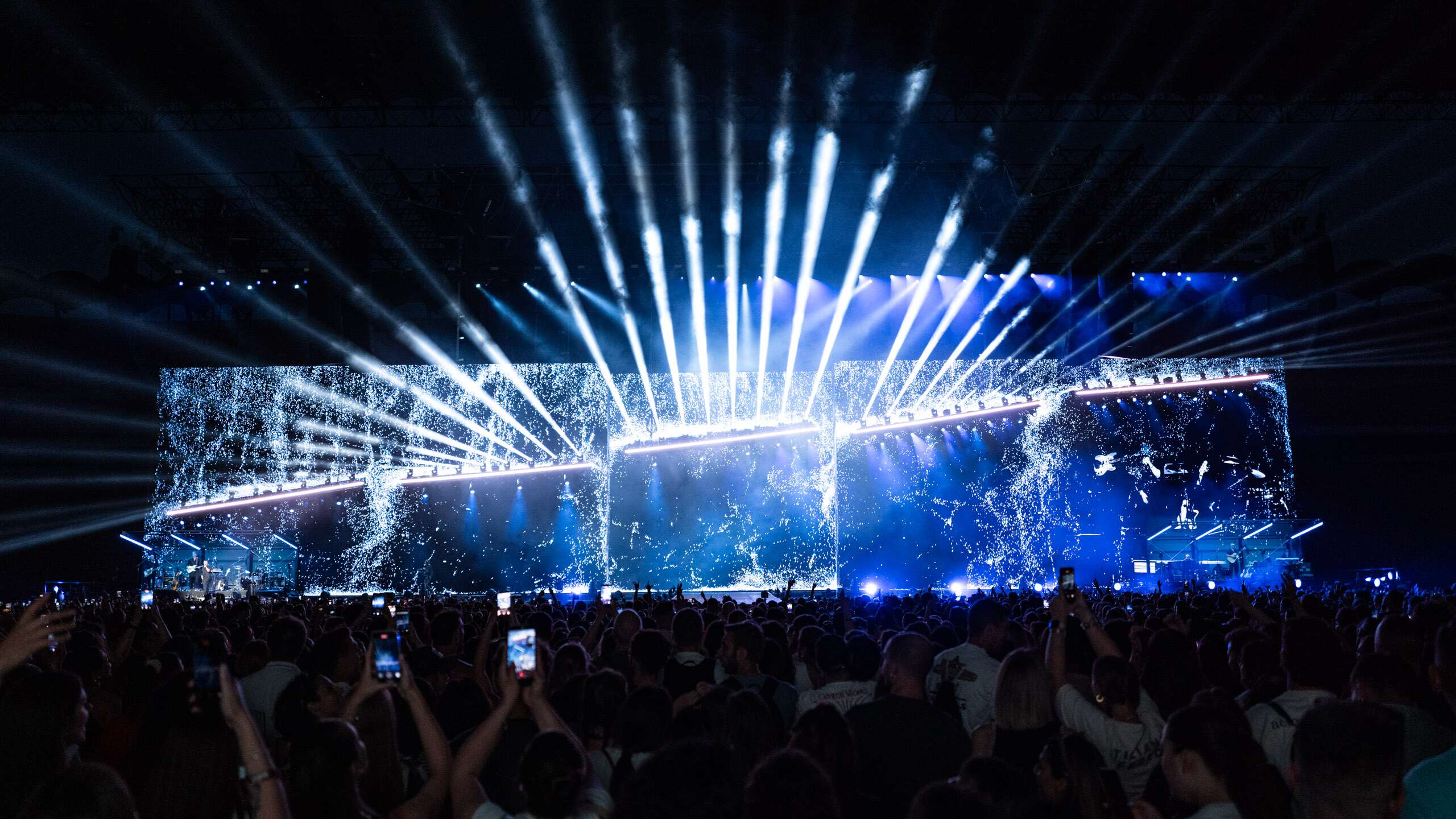 Tiziano Ferro stadium tour visuals by Comix