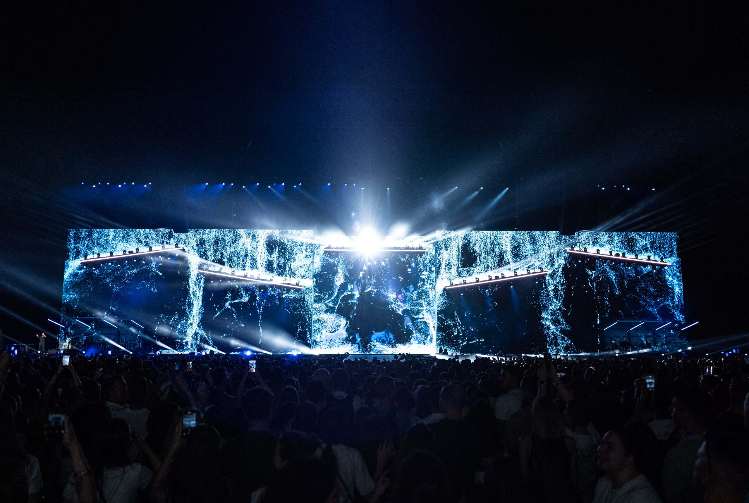 Tiziano Ferro stadium tour visuals by Comix