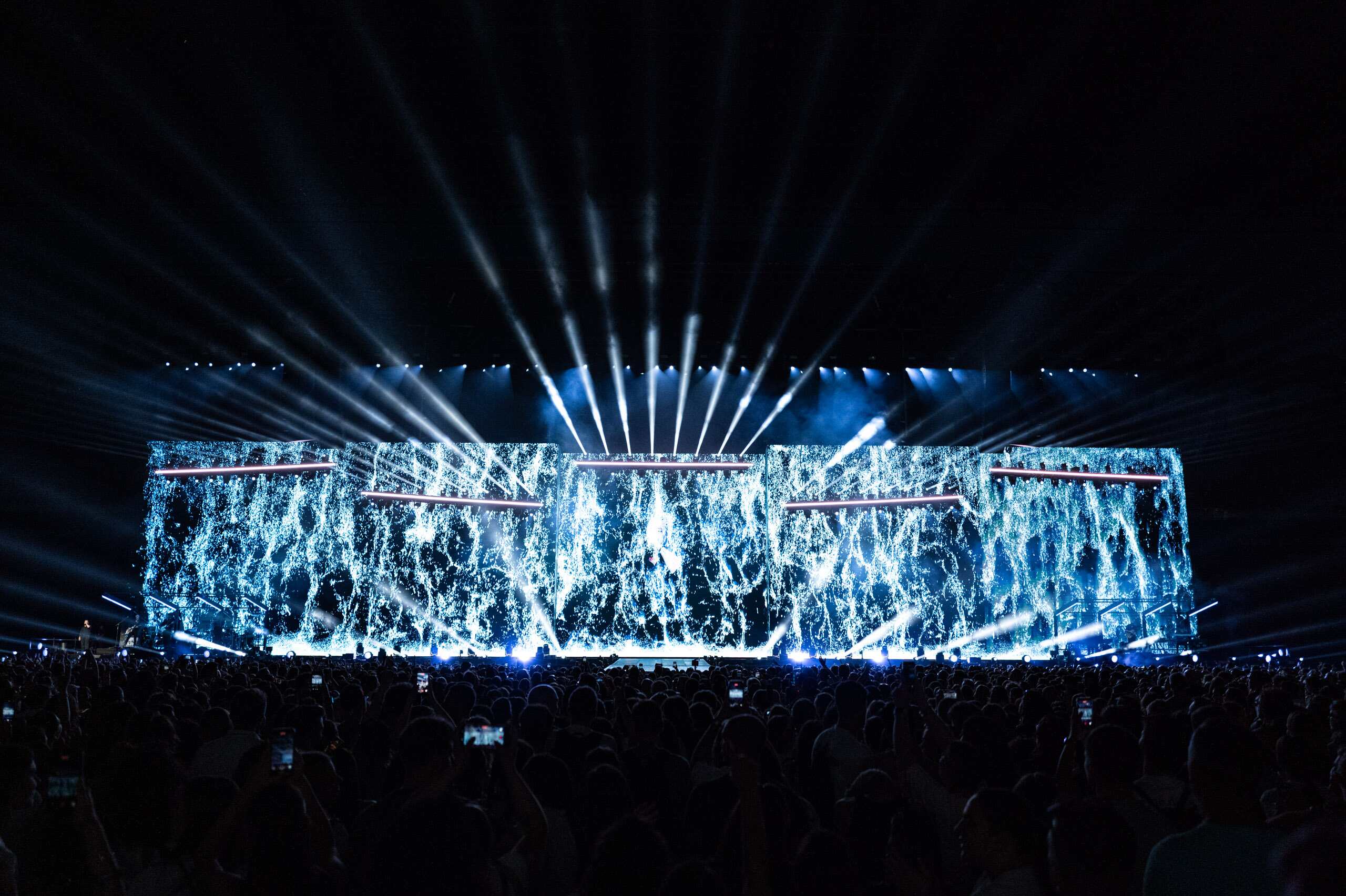 Tiziano Ferro stadium tour visuals by Comix