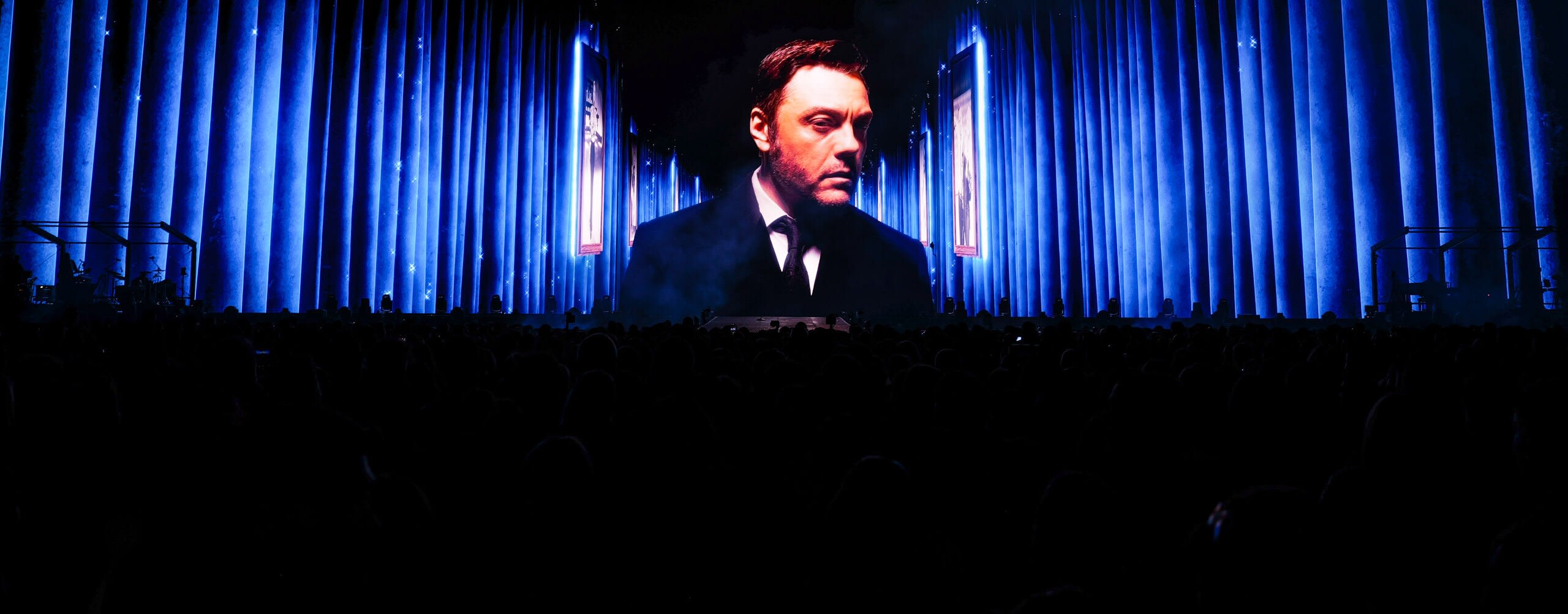 Tiziano Ferro stadium tour visuals by Comix