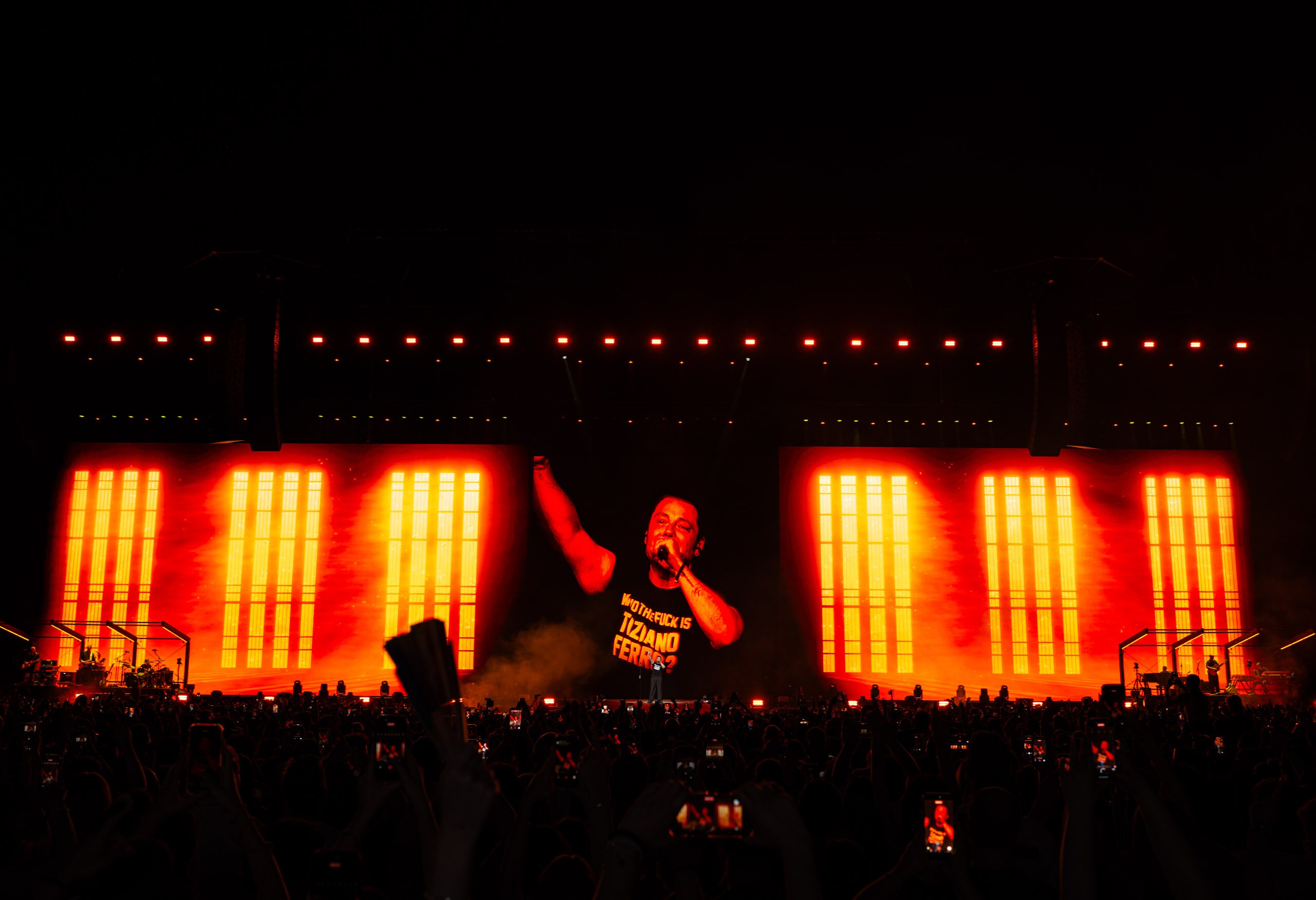 Tiziano Ferro stadium tour visuals by Comix