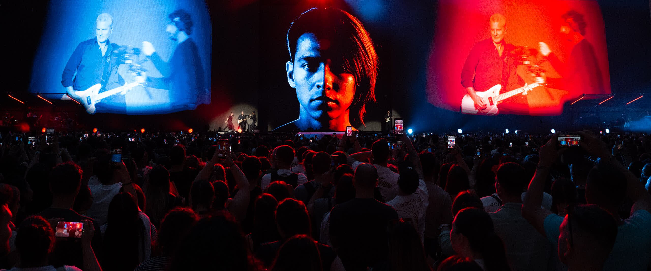 Tiziano Ferro stadium tour visuals by Comix
