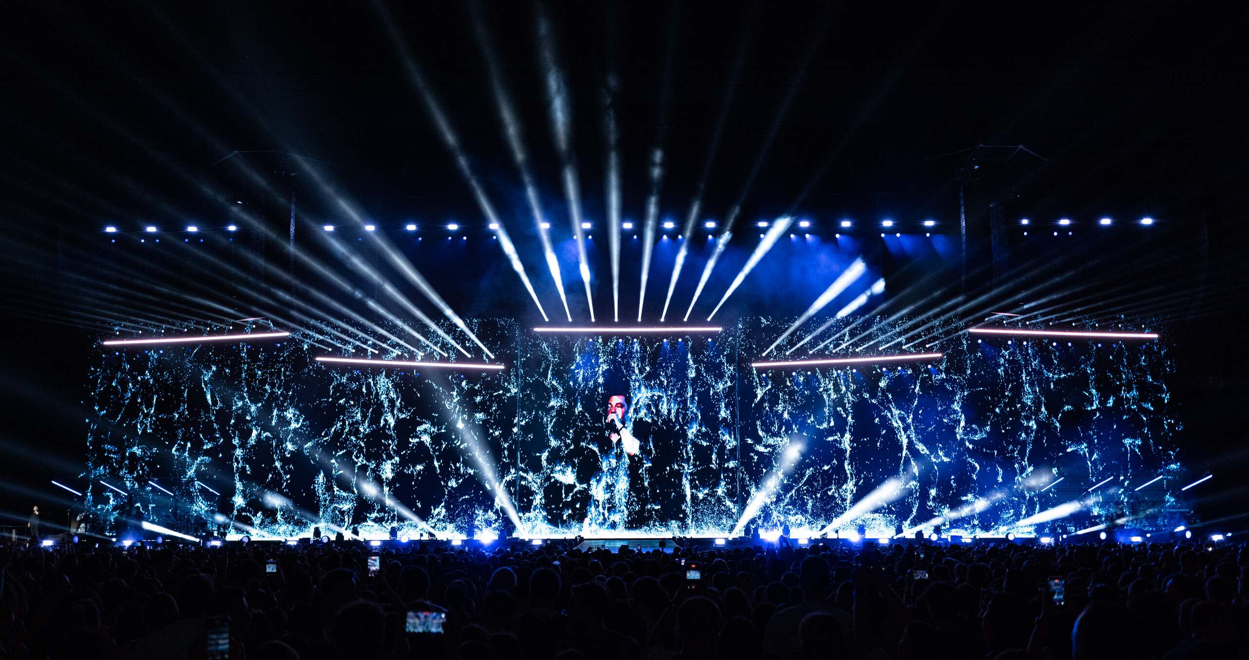 Tiziano Ferro stadium tour visuals by Comix