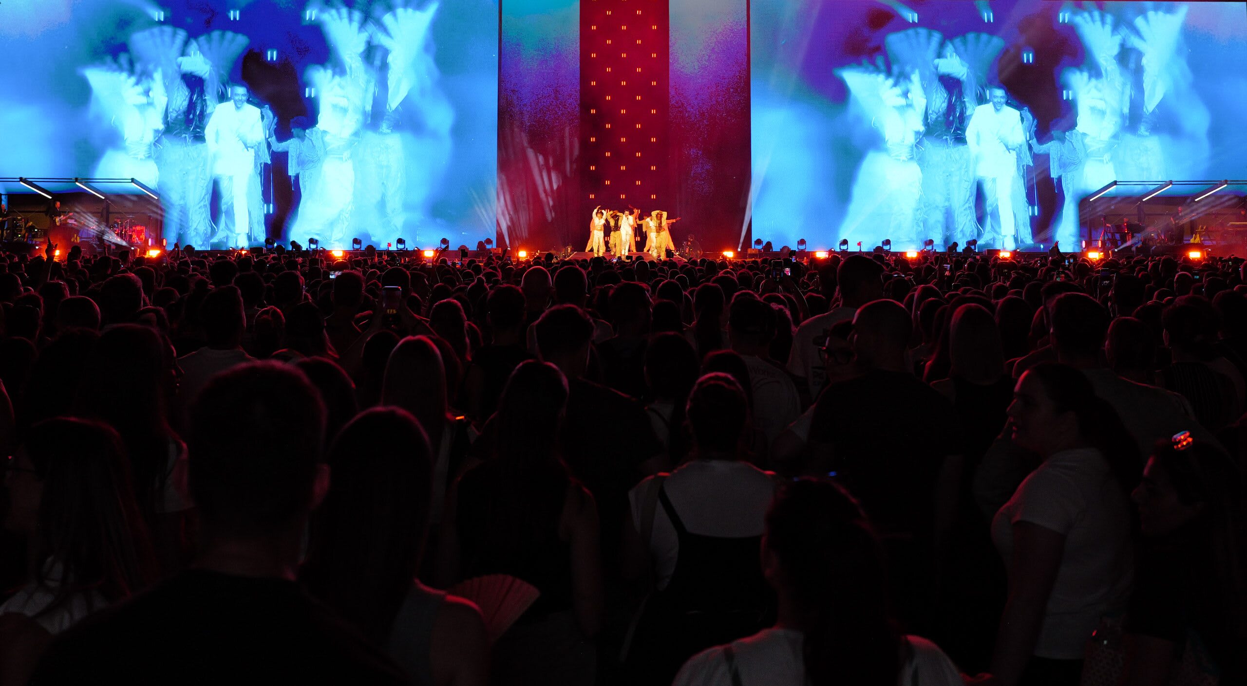 Tiziano Ferro stadium tour visuals by Comix