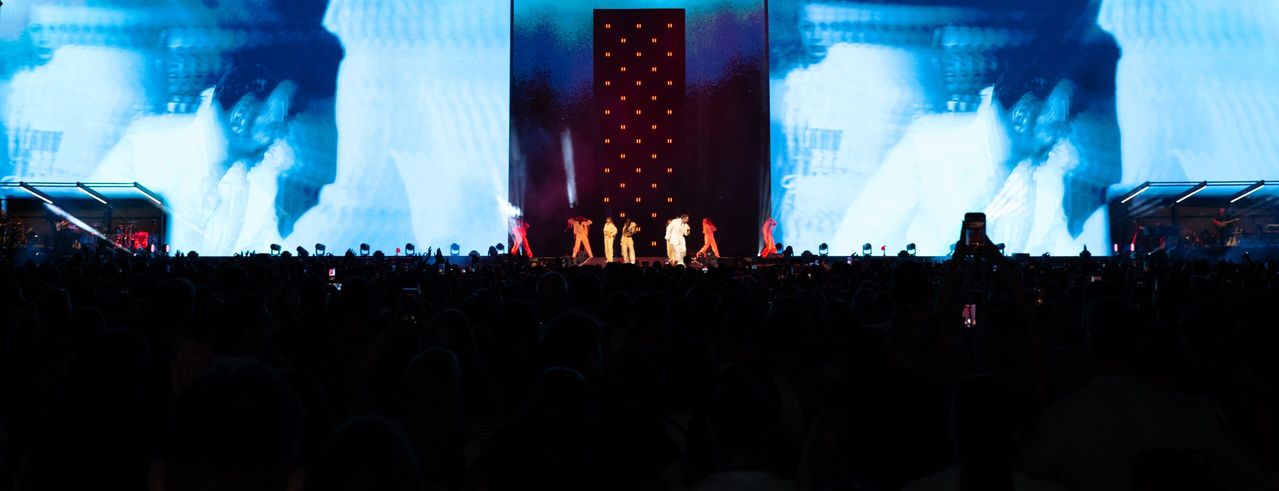 Tiziano Ferro stadium tour visuals by Comix