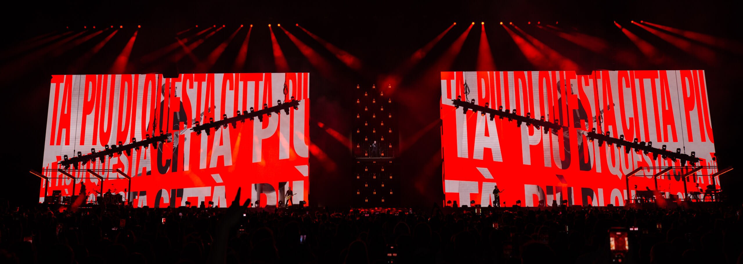 Tiziano Ferro stadium tour visuals by Comix