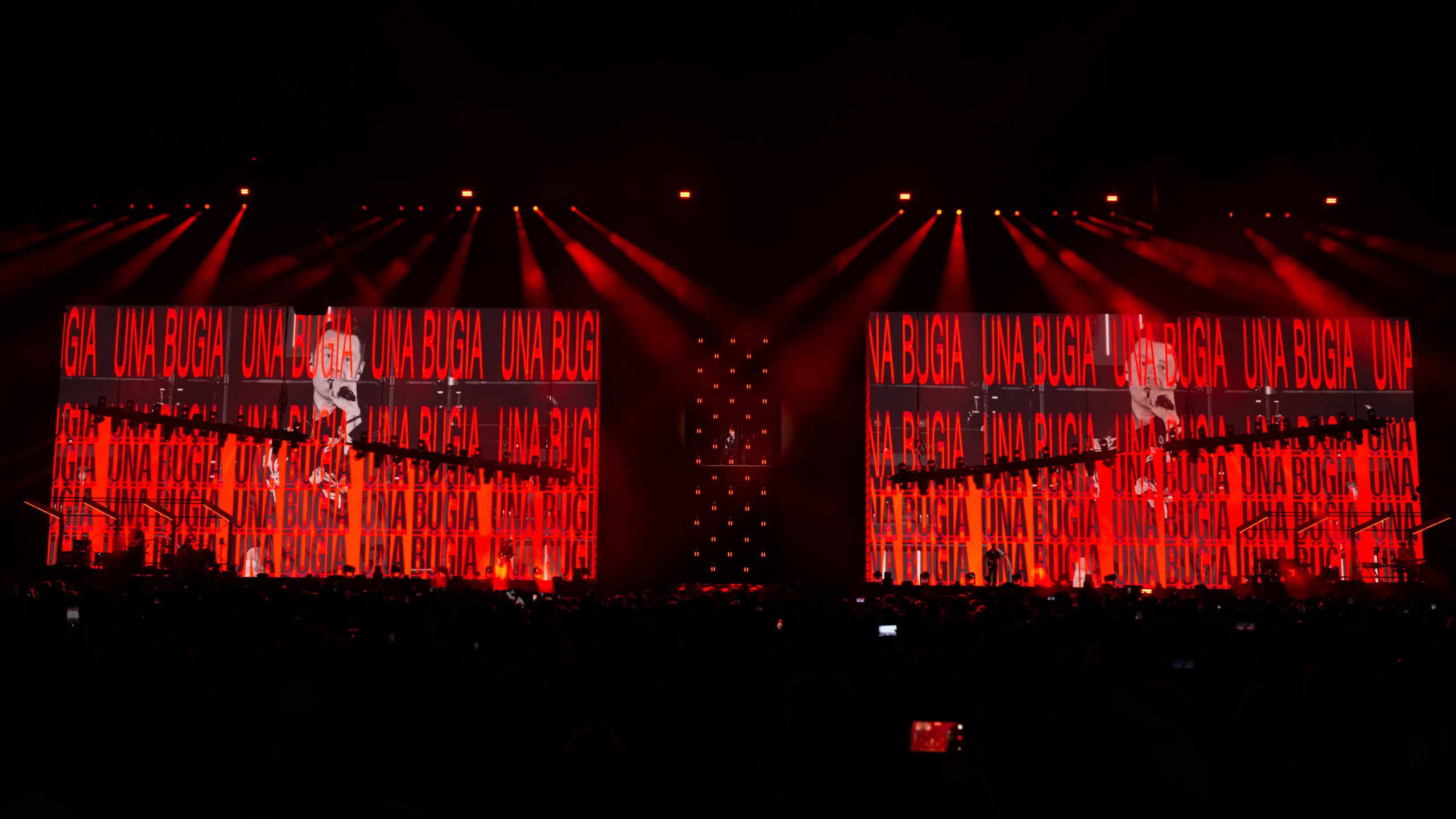 Tiziano Ferro stadium tour visuals by Comix