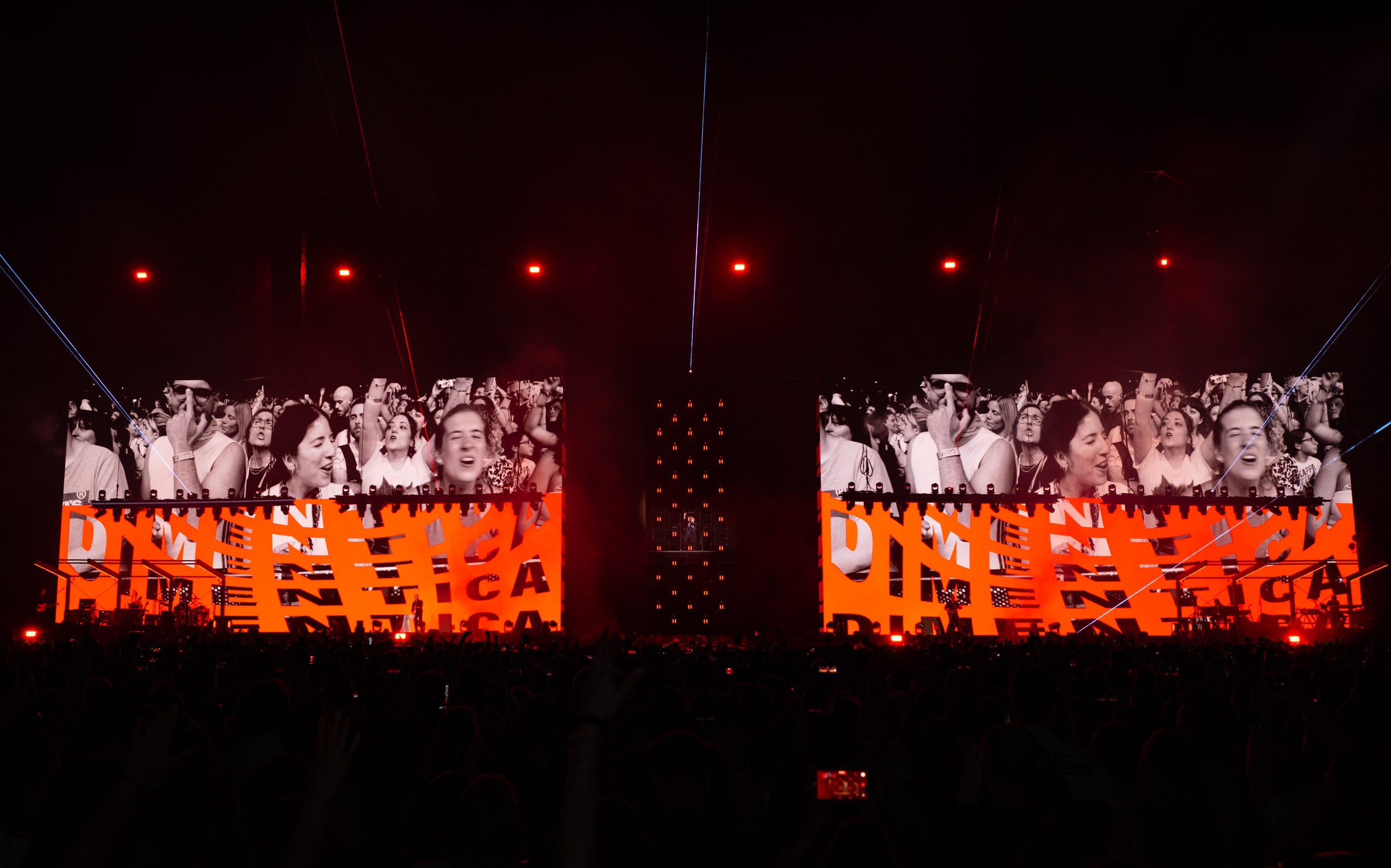 Tiziano Ferro stadium tour visuals by Comix
