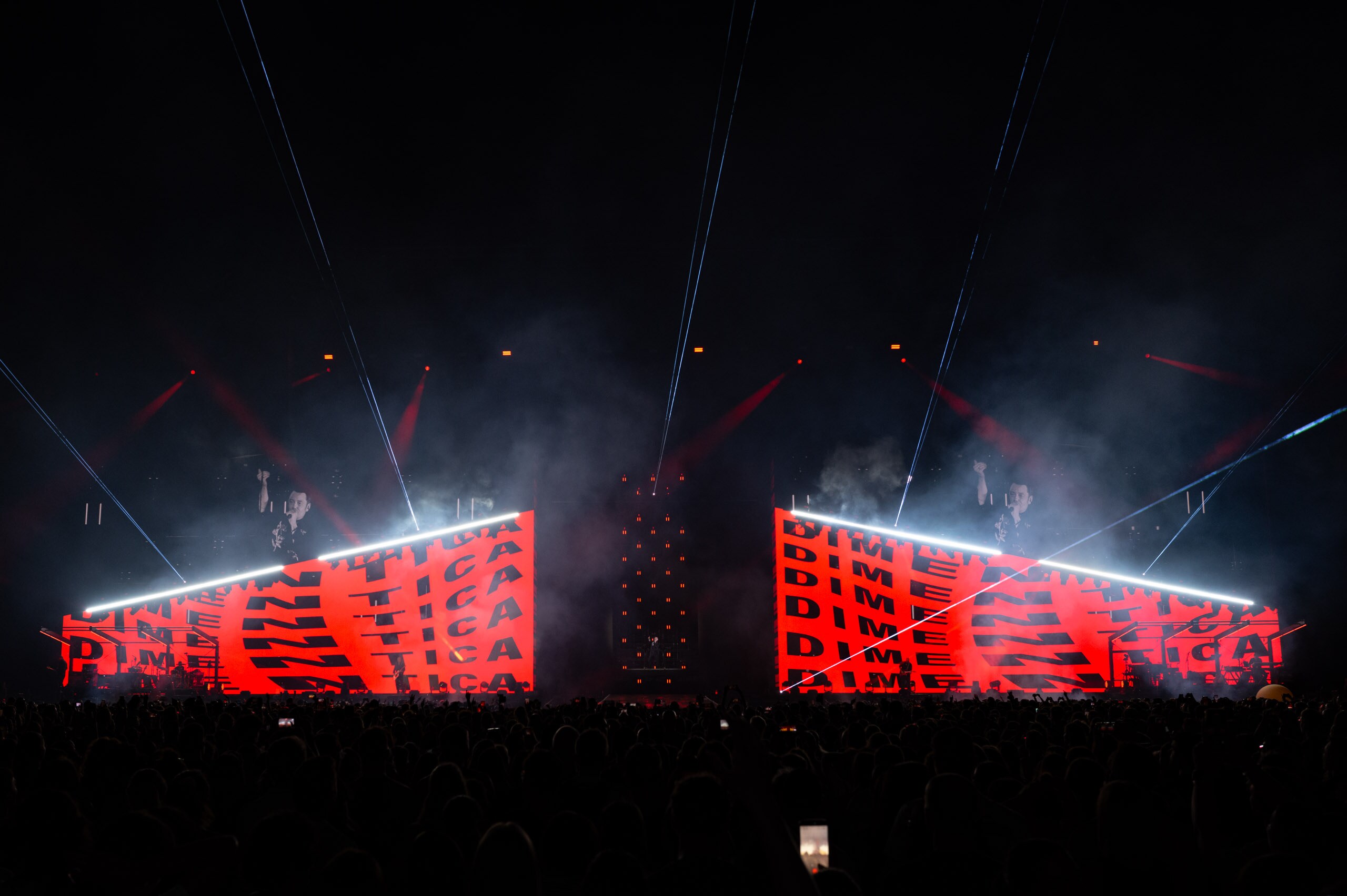 Tiziano Ferro stadium tour visuals by Comix