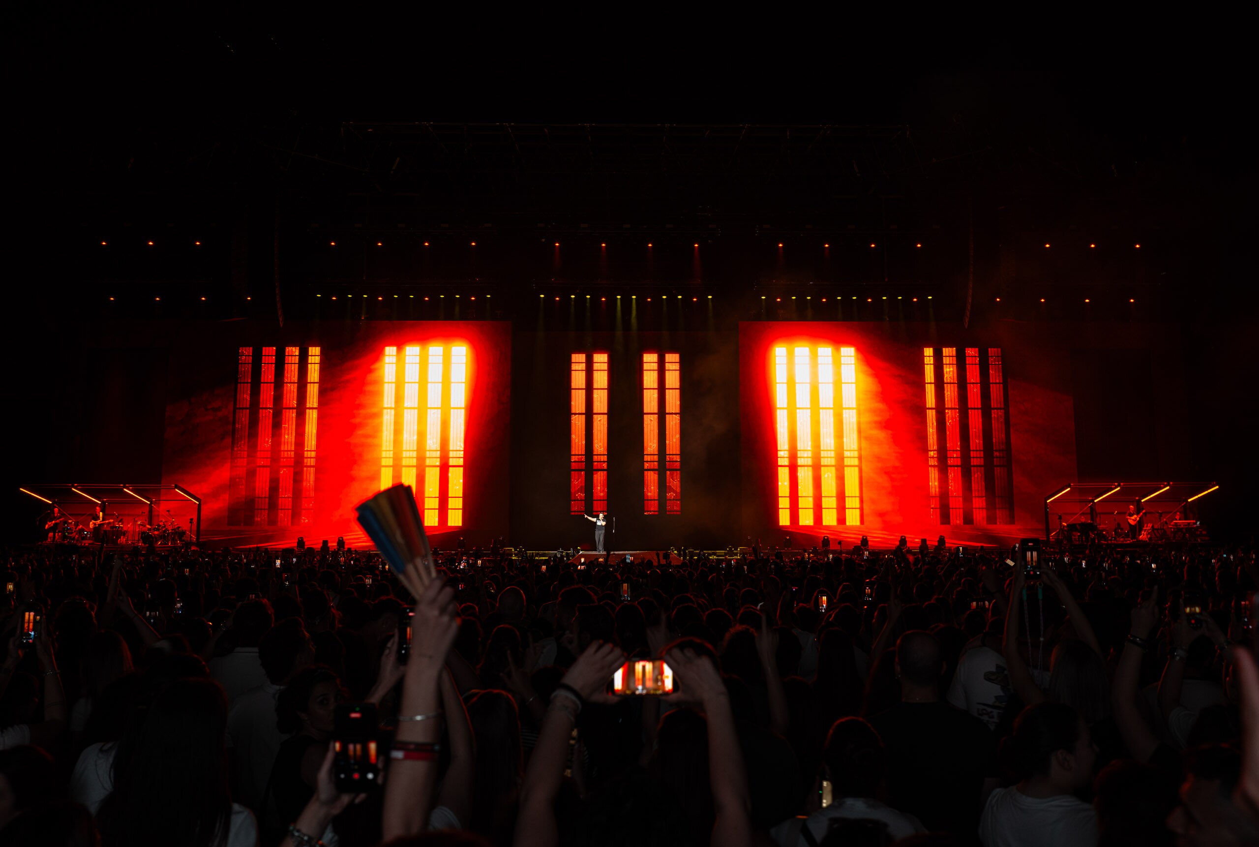 Tiziano Ferro stadium tour visuals by Comix