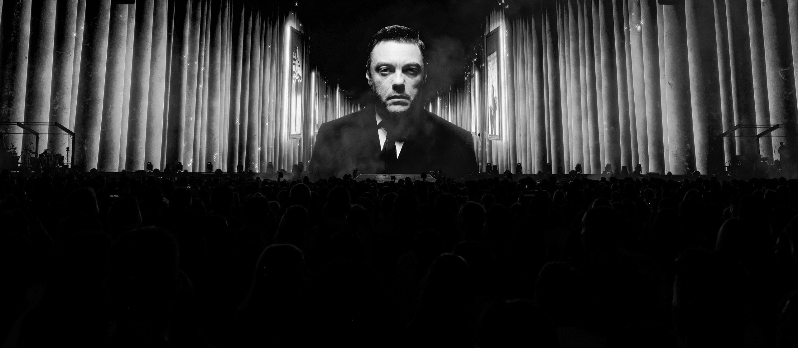 Tiziano Ferro stadium tour visuals by Comix