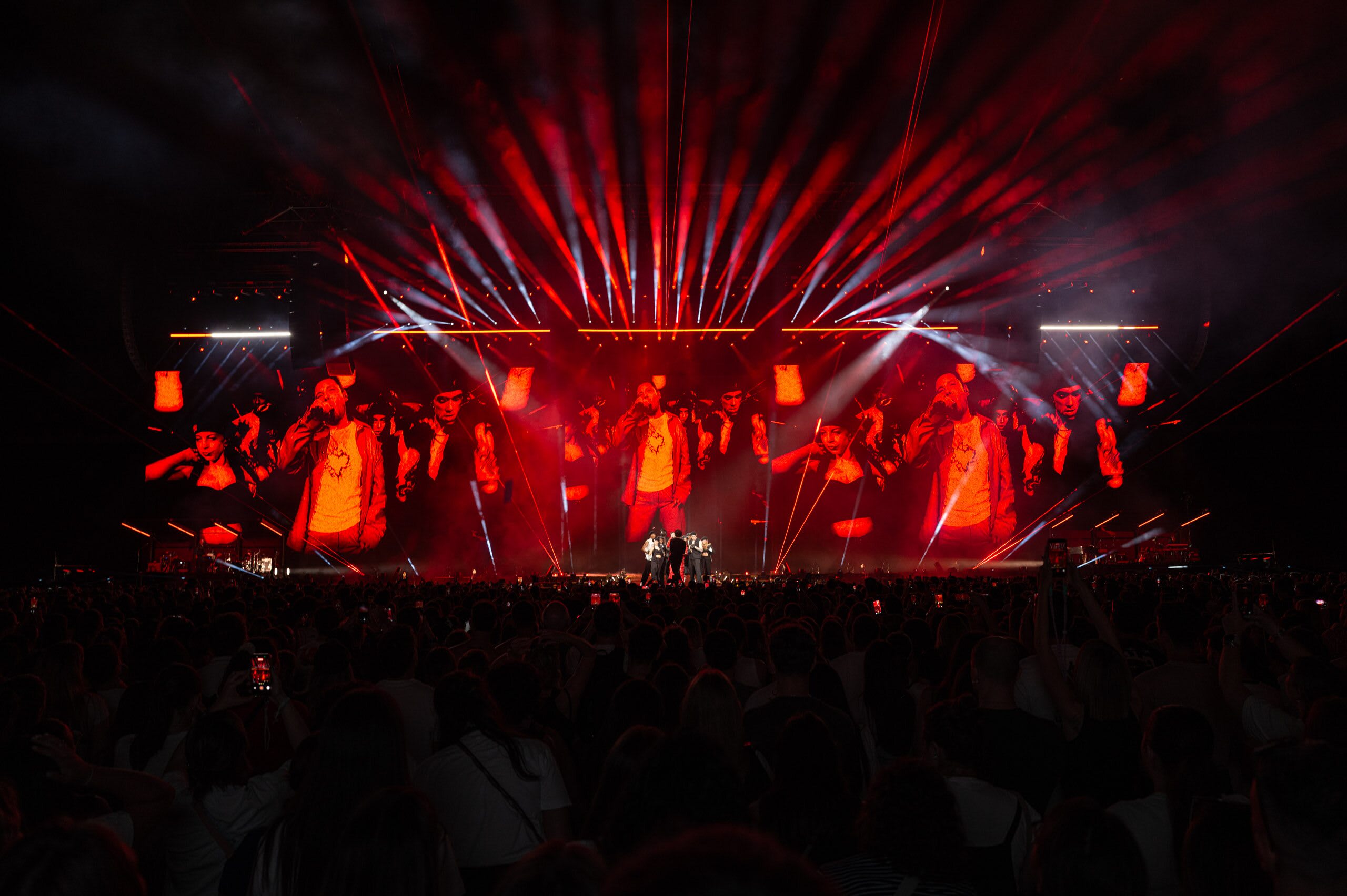 Tiziano Ferro stadium tour visuals by Comix