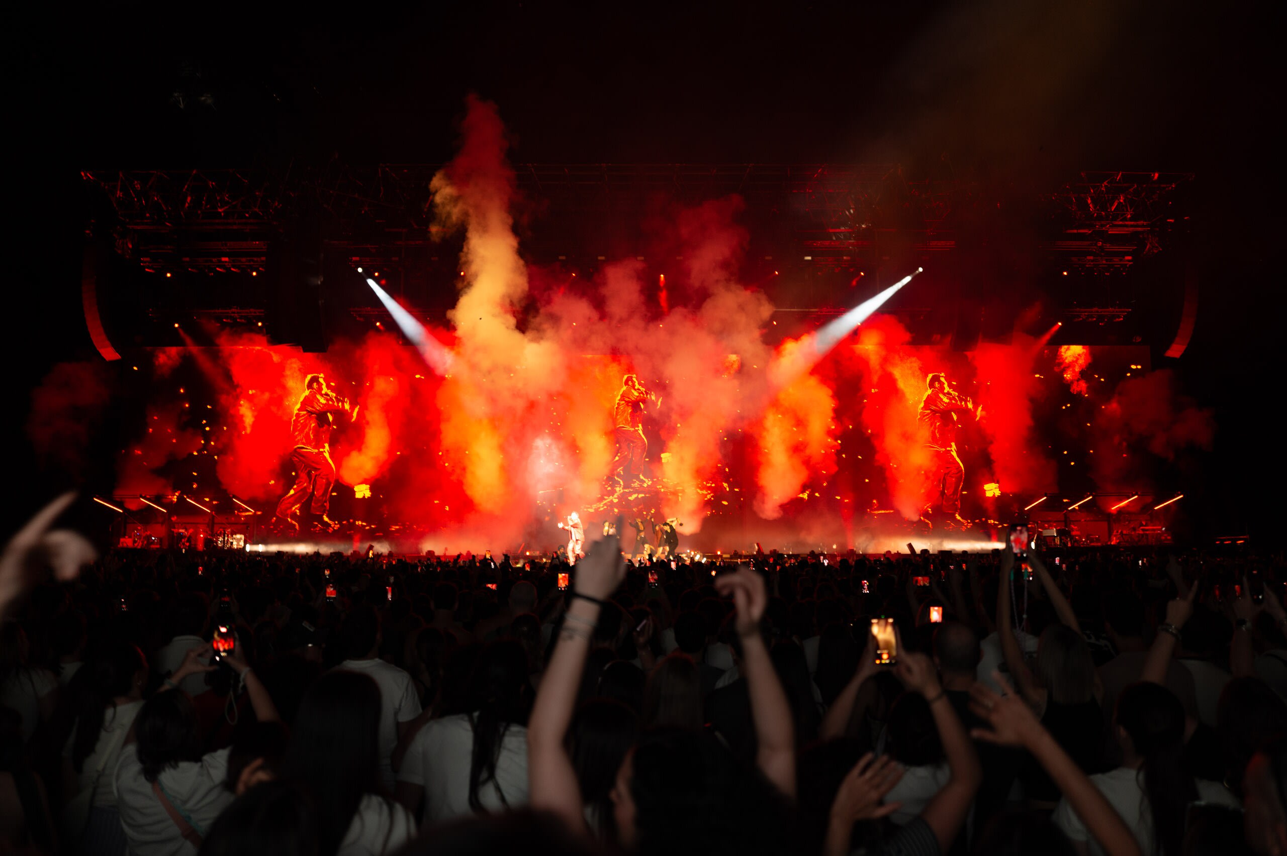 Tiziano Ferro stadium tour visuals by Comix