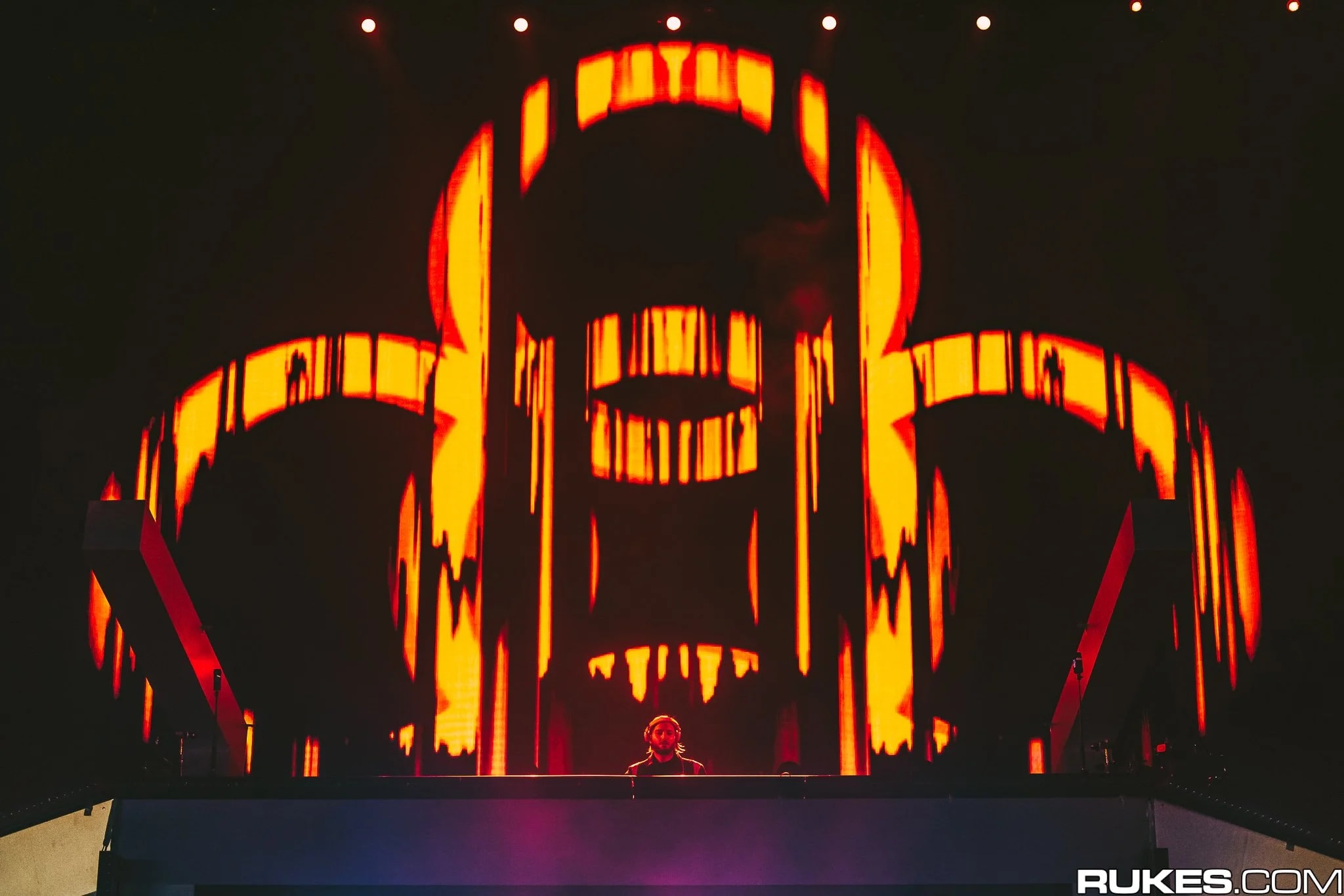 MDL Beast Soundstorm festival visuals by Comix