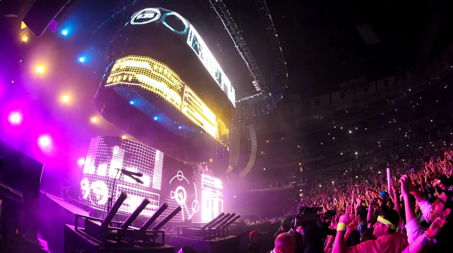 Swedish House Mafia tour visuals by Comix