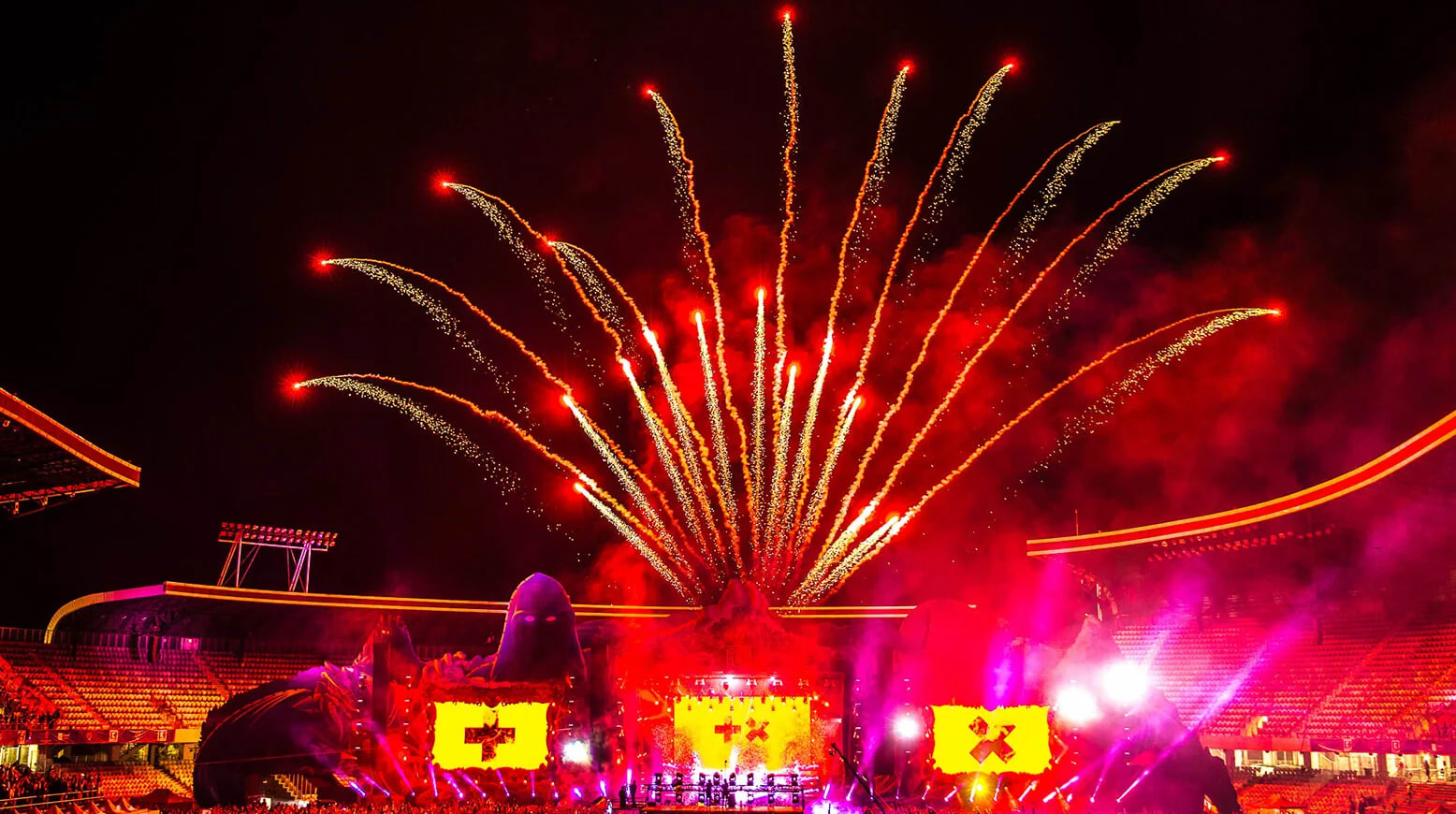 Martin Garrix live show visuals by Comix