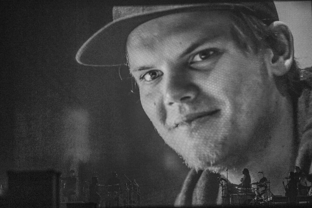 Avicii live tour visuals by Comix