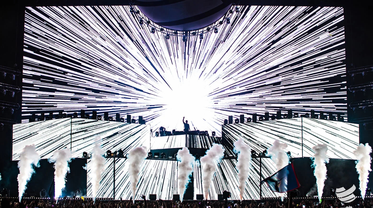 Martin Garrix live show visuals by Comix