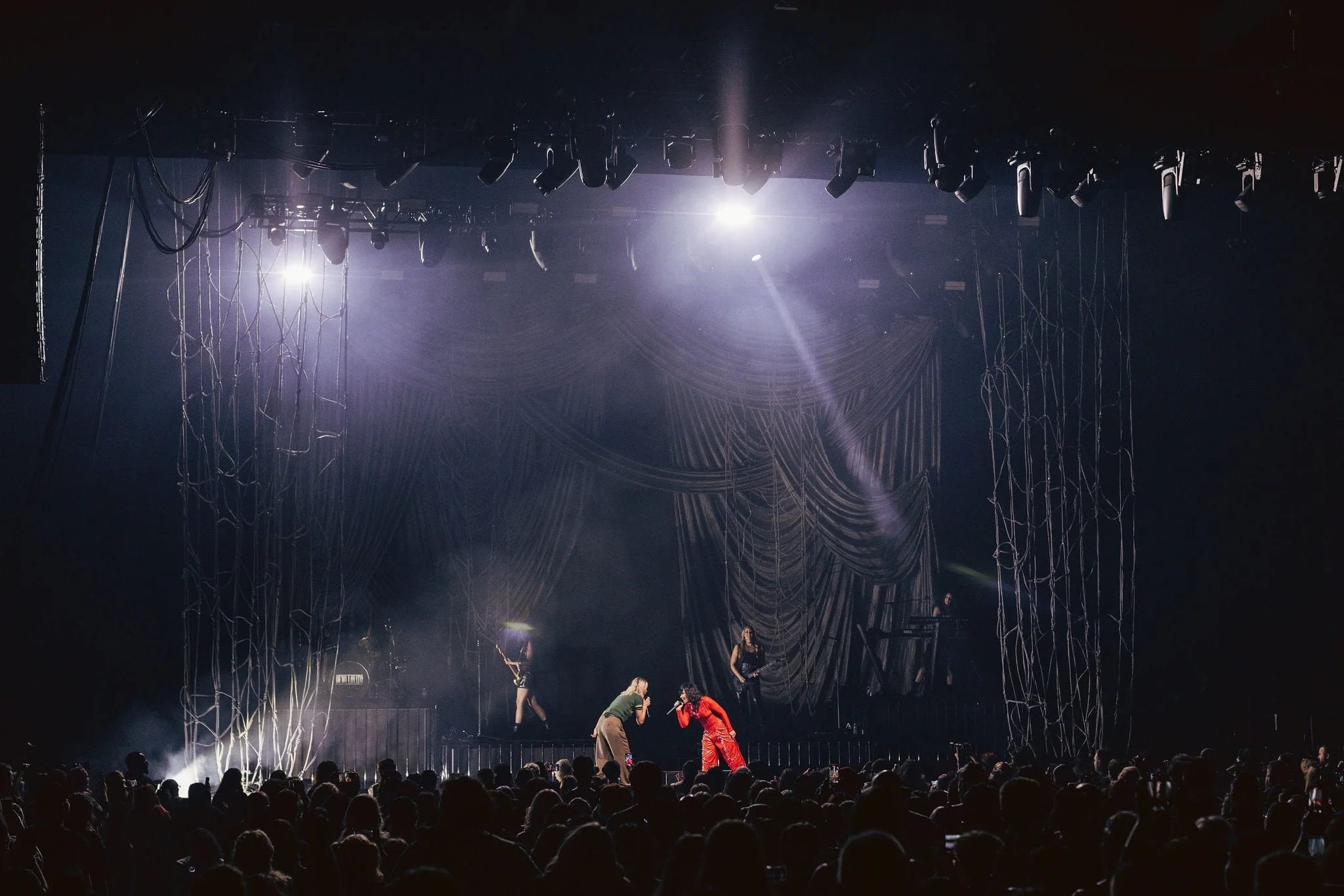 Demi Lovato tour stage visuals by Comix