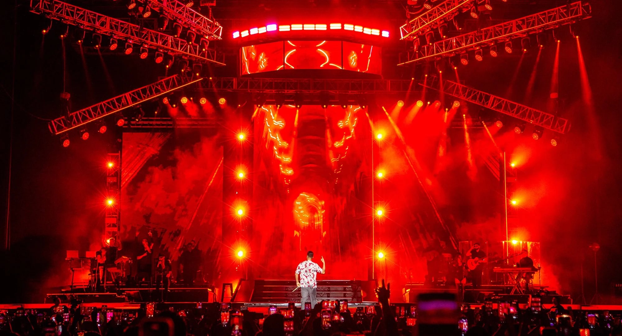 Romeo Santos tour stage visuals by Comix