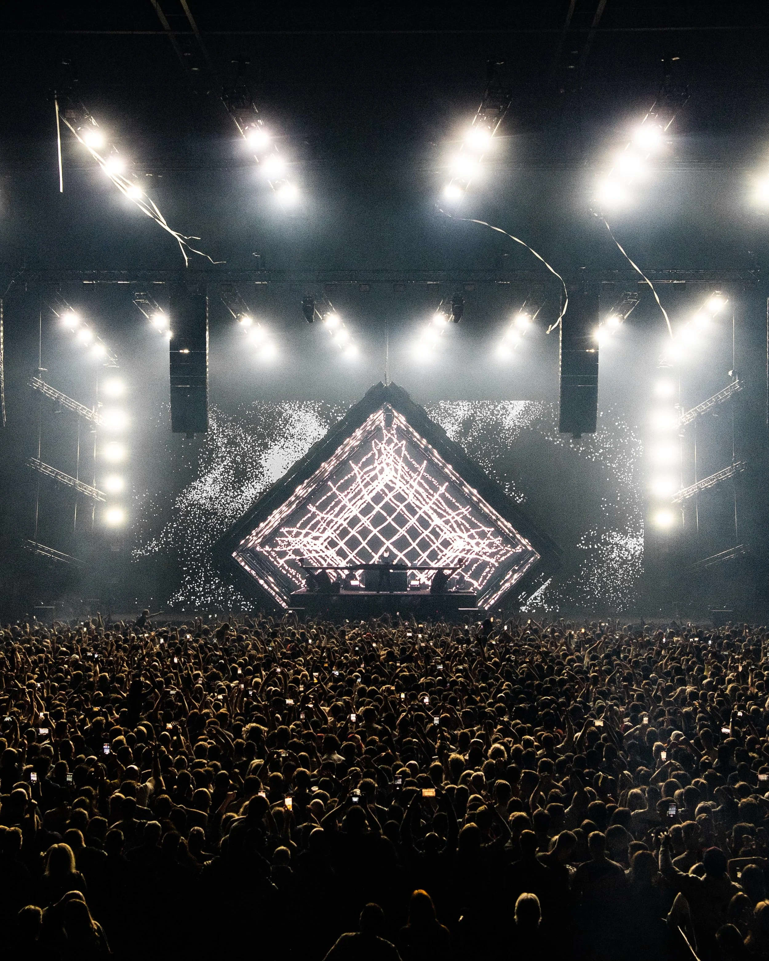 Hardwell live tour visuals by Comix