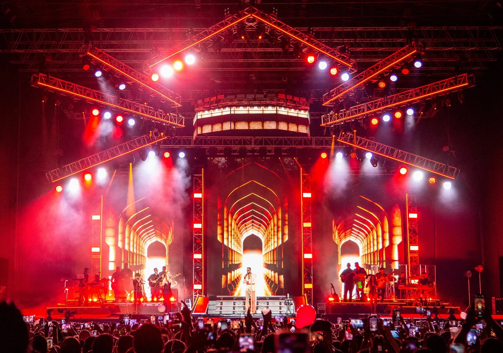 Romeo Santos tour stage visuals by Comix