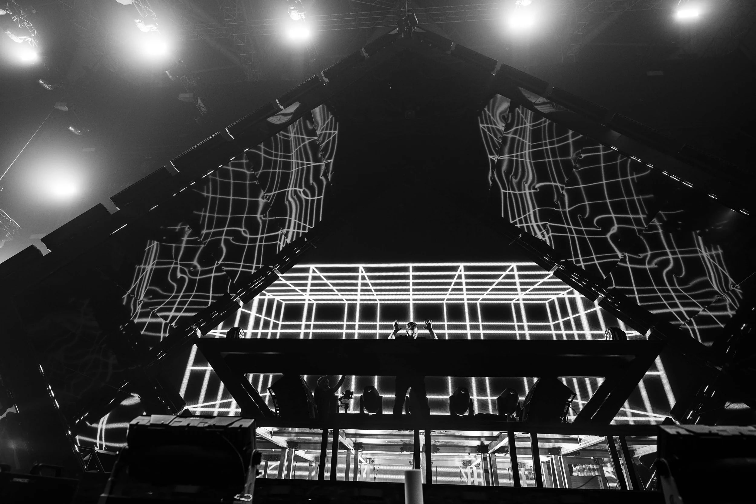 Hardwell live tour visuals by Comix