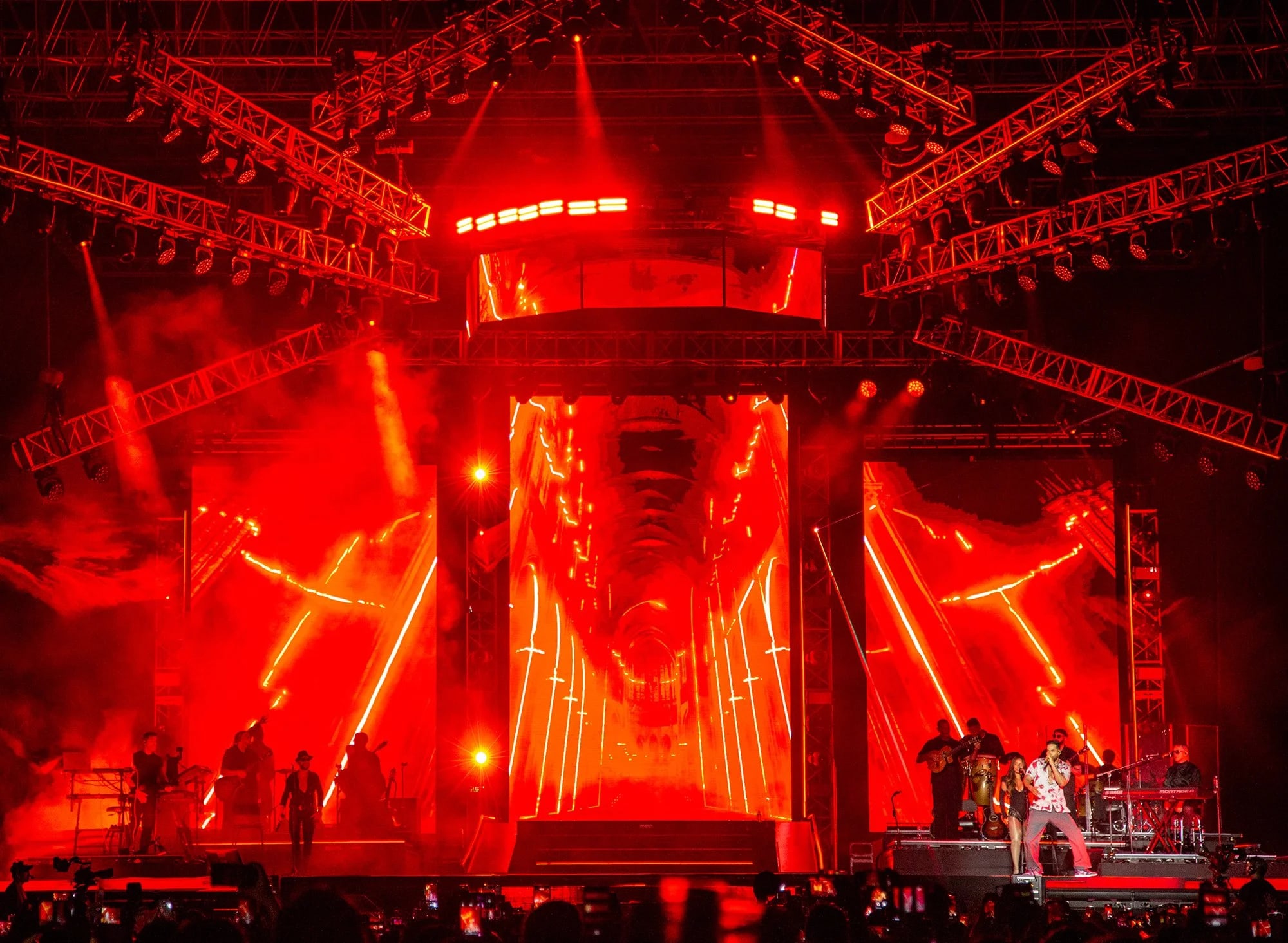 Romeo Santos tour stage visuals by Comix