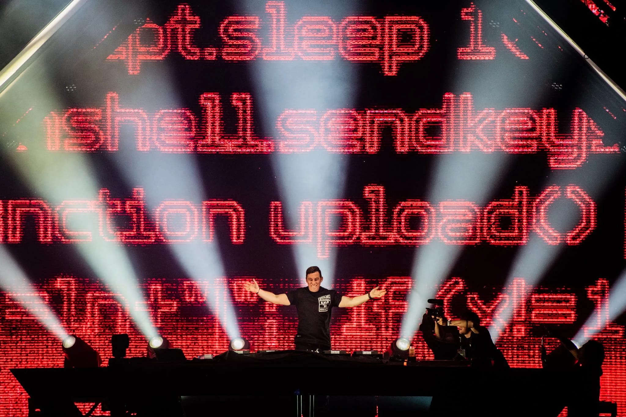 Hardwell live tour visuals by Comix