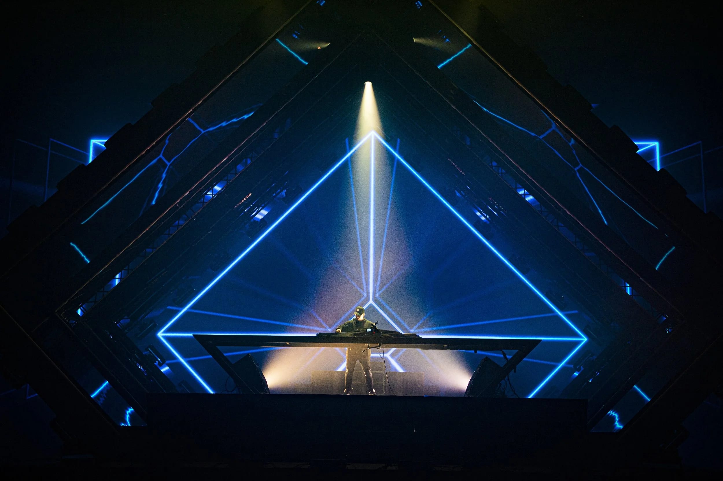Hardwell live tour visuals by Comix