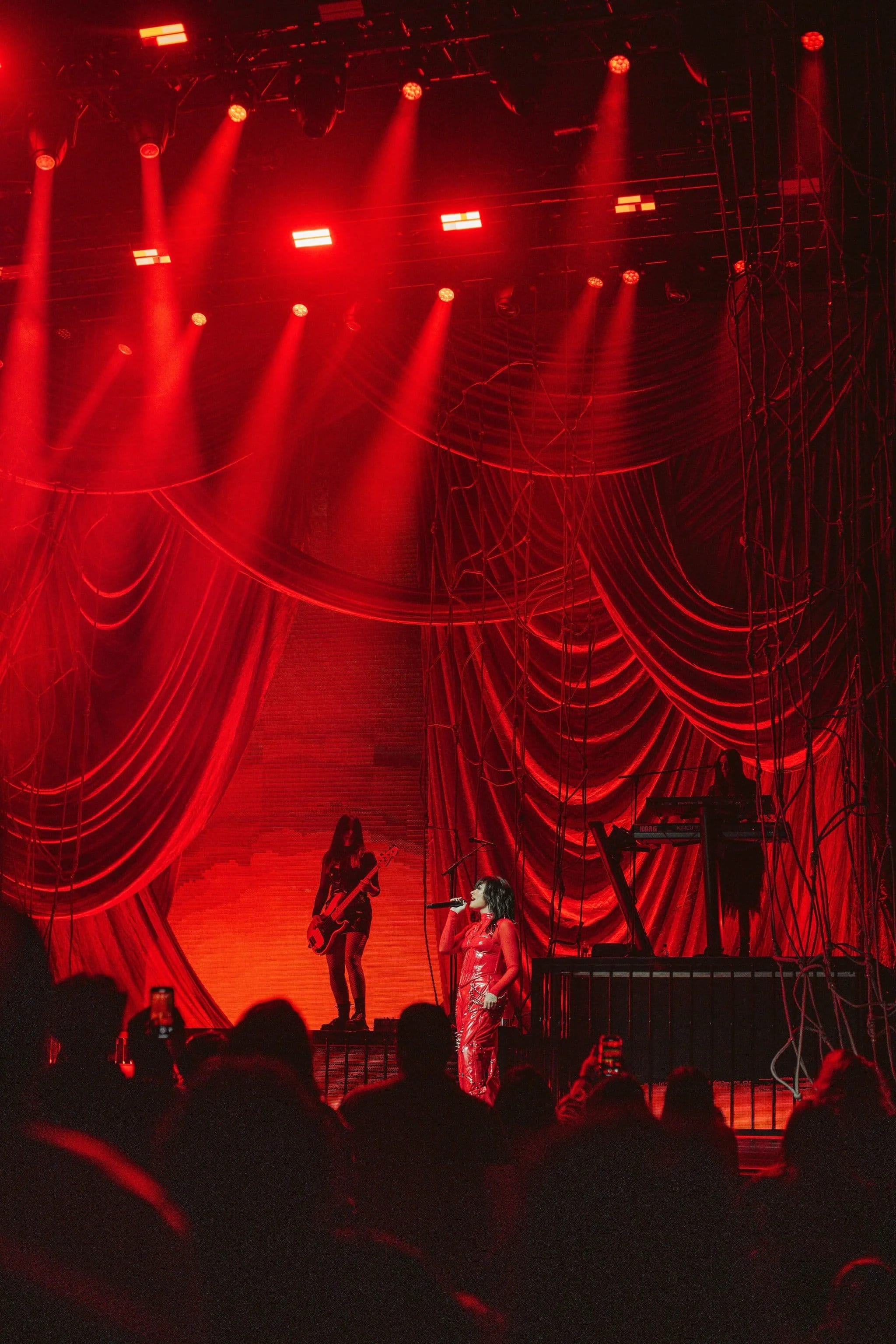 Demi Lovato tour stage visuals by Comix