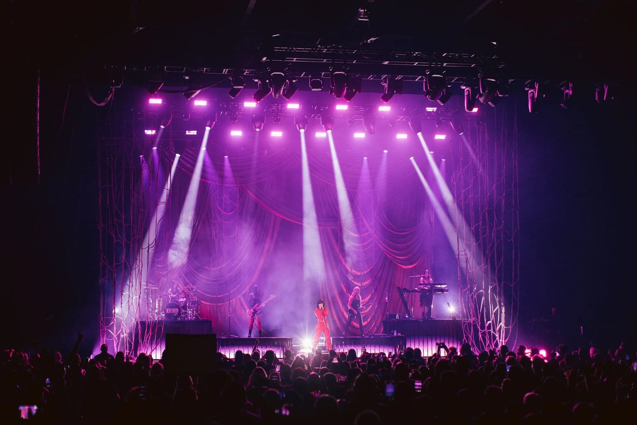 Demi Lovato tour stage visuals by Comix