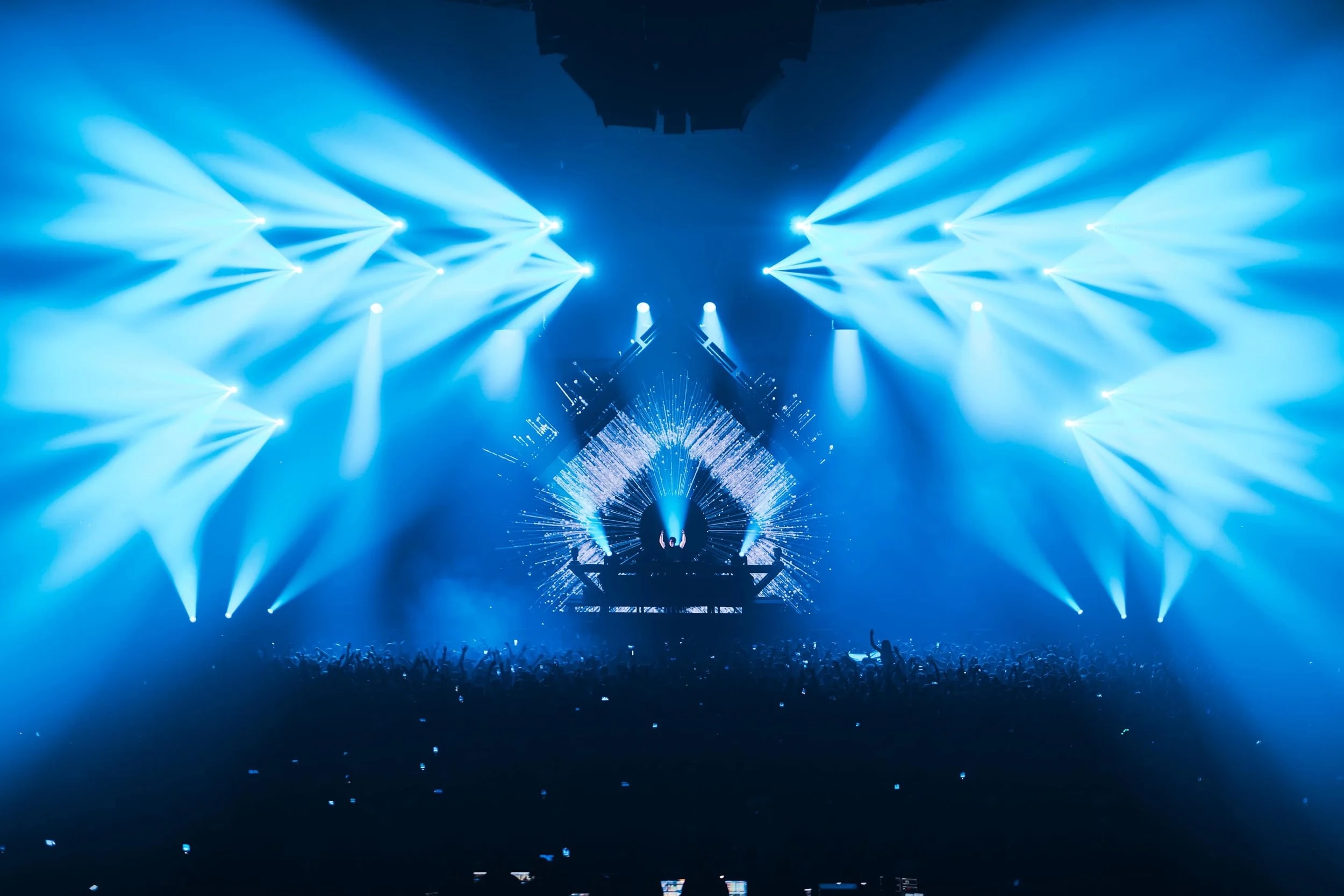 Hardwell live tour visuals by Comix