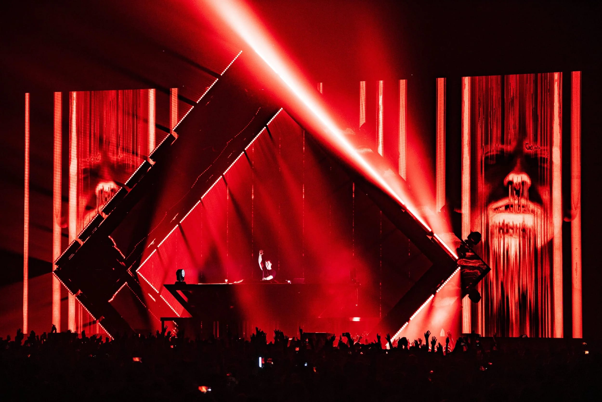 Hardwell live tour visuals by Comix
