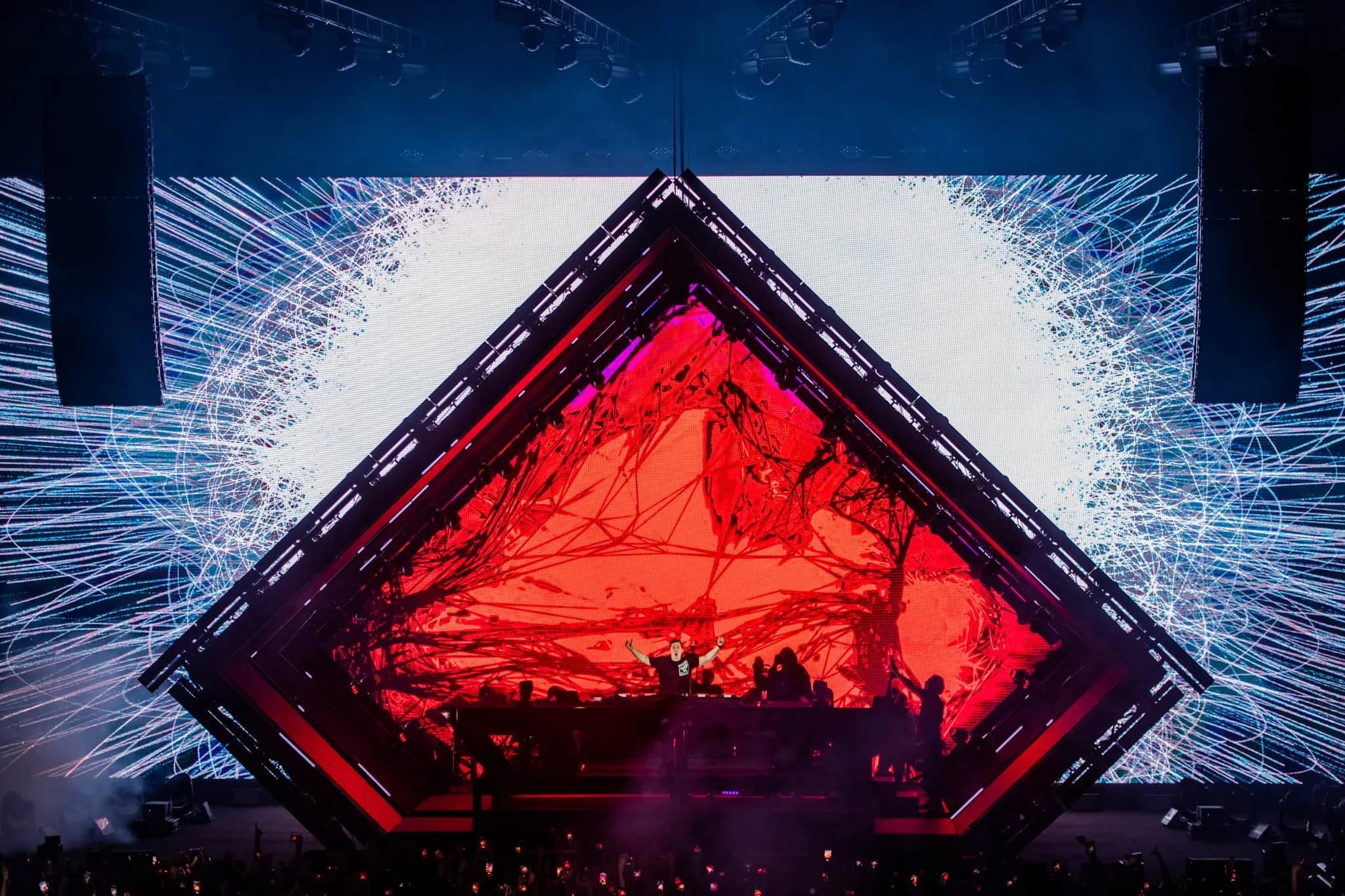 Hardwell live tour visuals by Comix