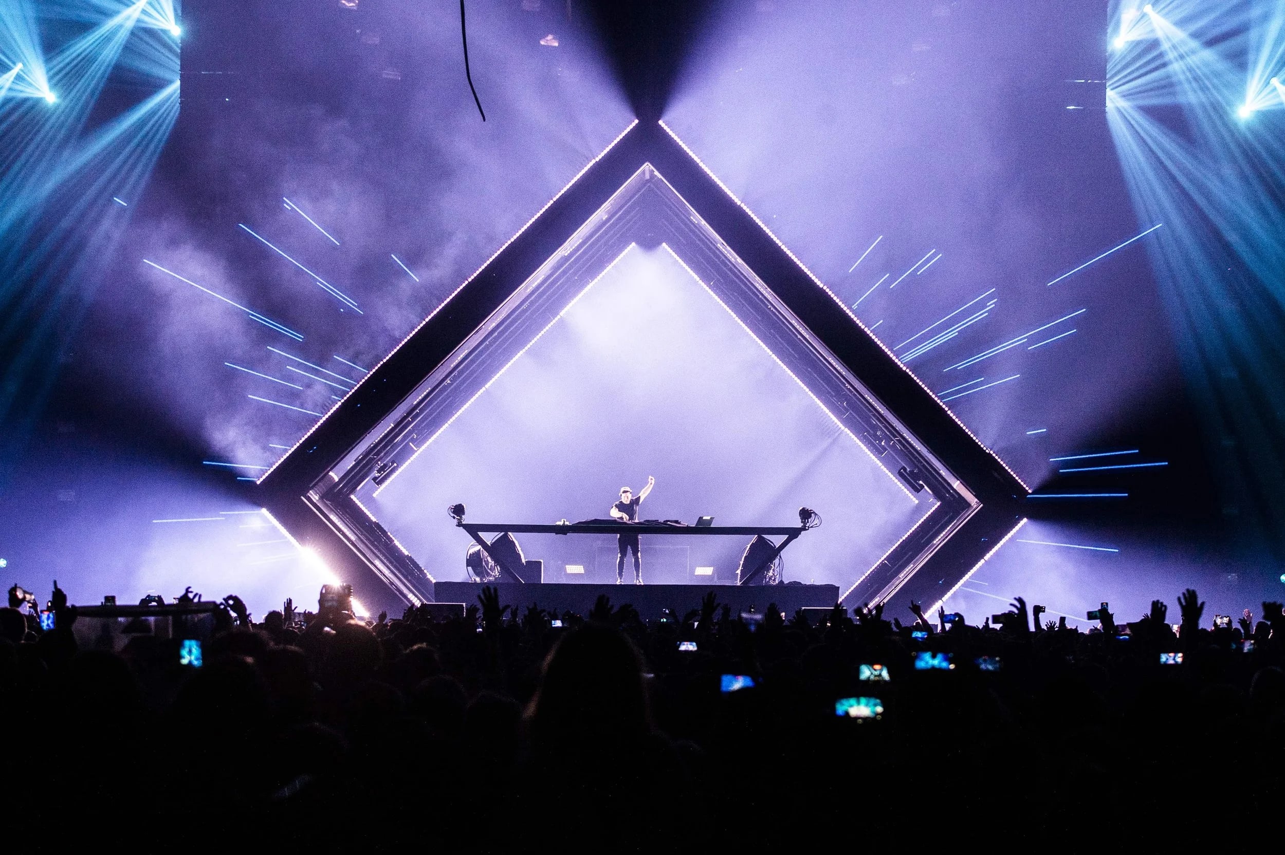 Hardwell live tour visuals by Comix