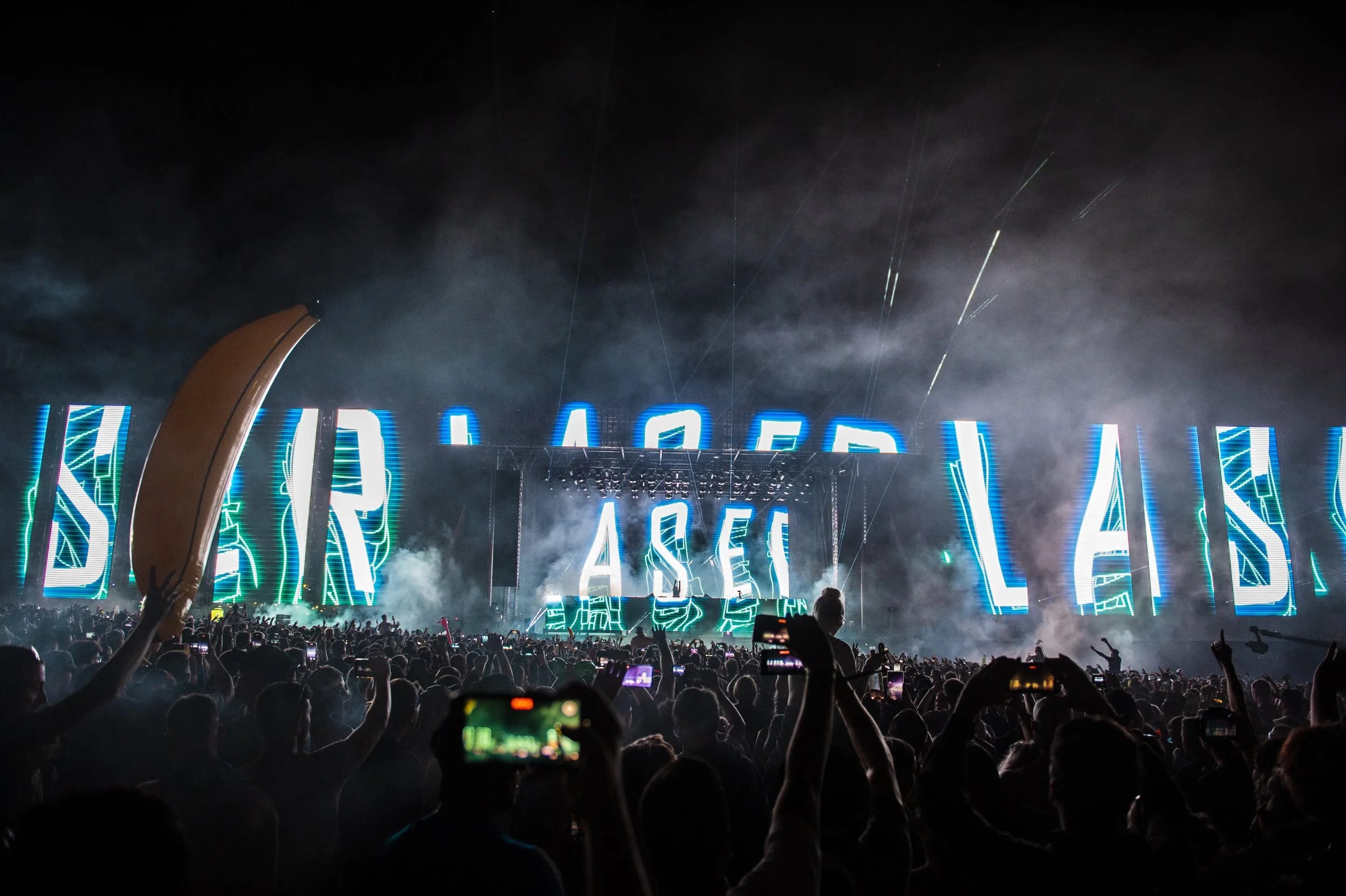 Hardwell live tour visuals by Comix
