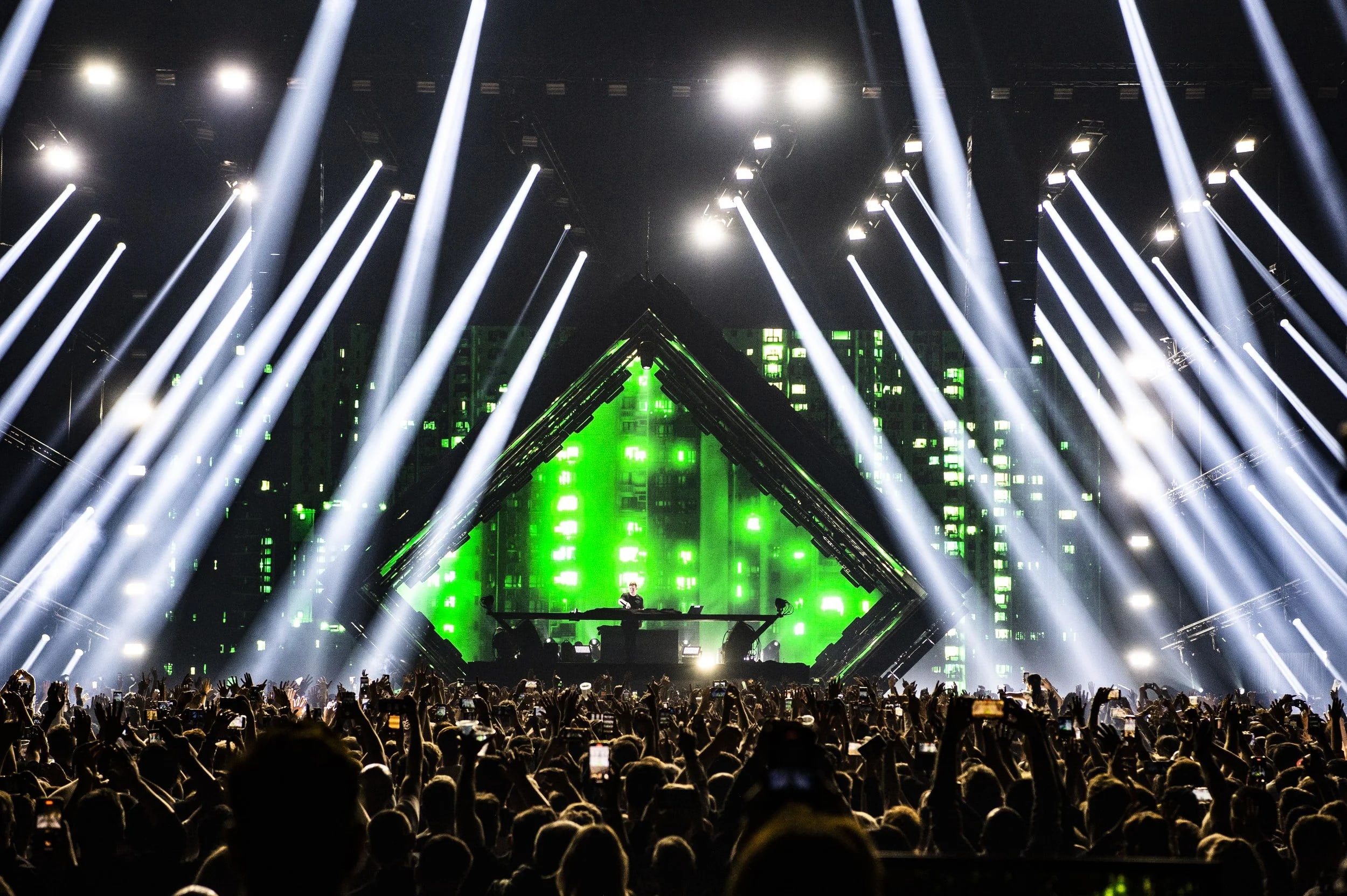 Hardwell live tour visuals by Comix