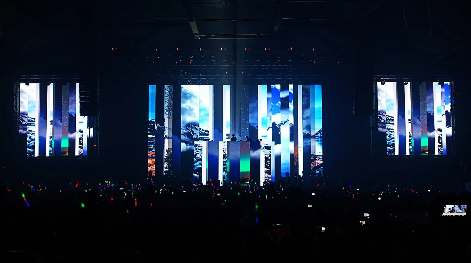 Avicii live tour visuals by Comix