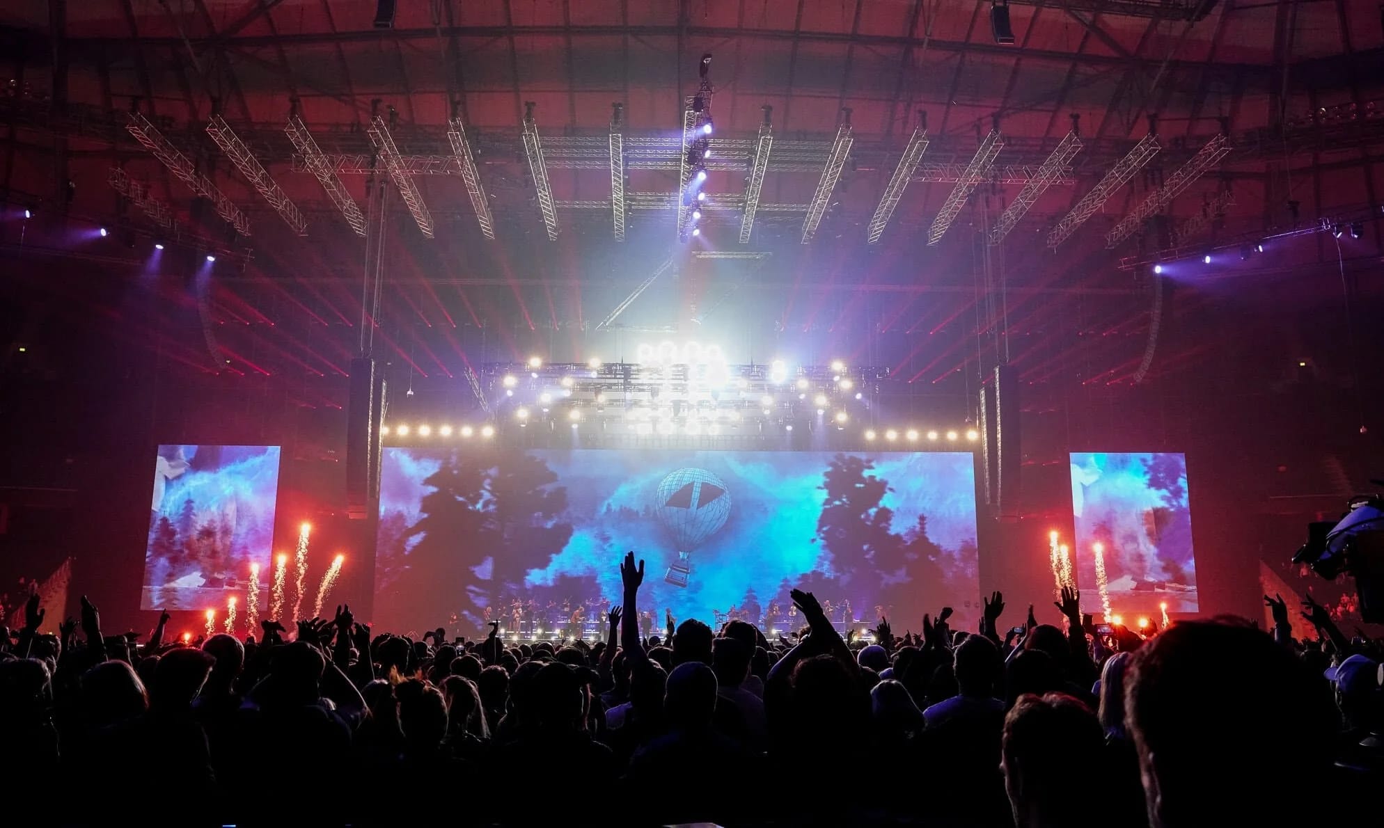 Avicii live tour visuals by Comix