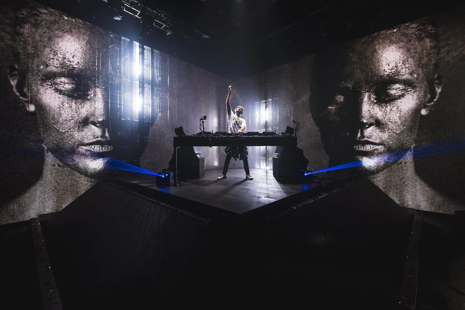 Alesso live show visuals by Comix