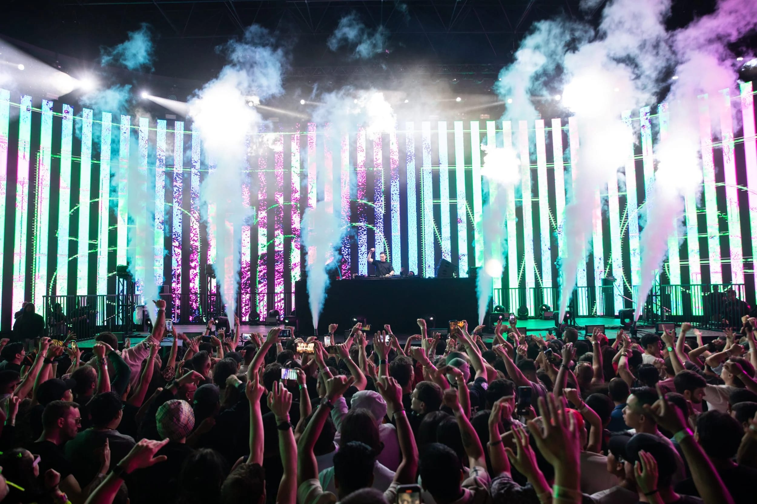 Hardwell live tour visuals by Comix