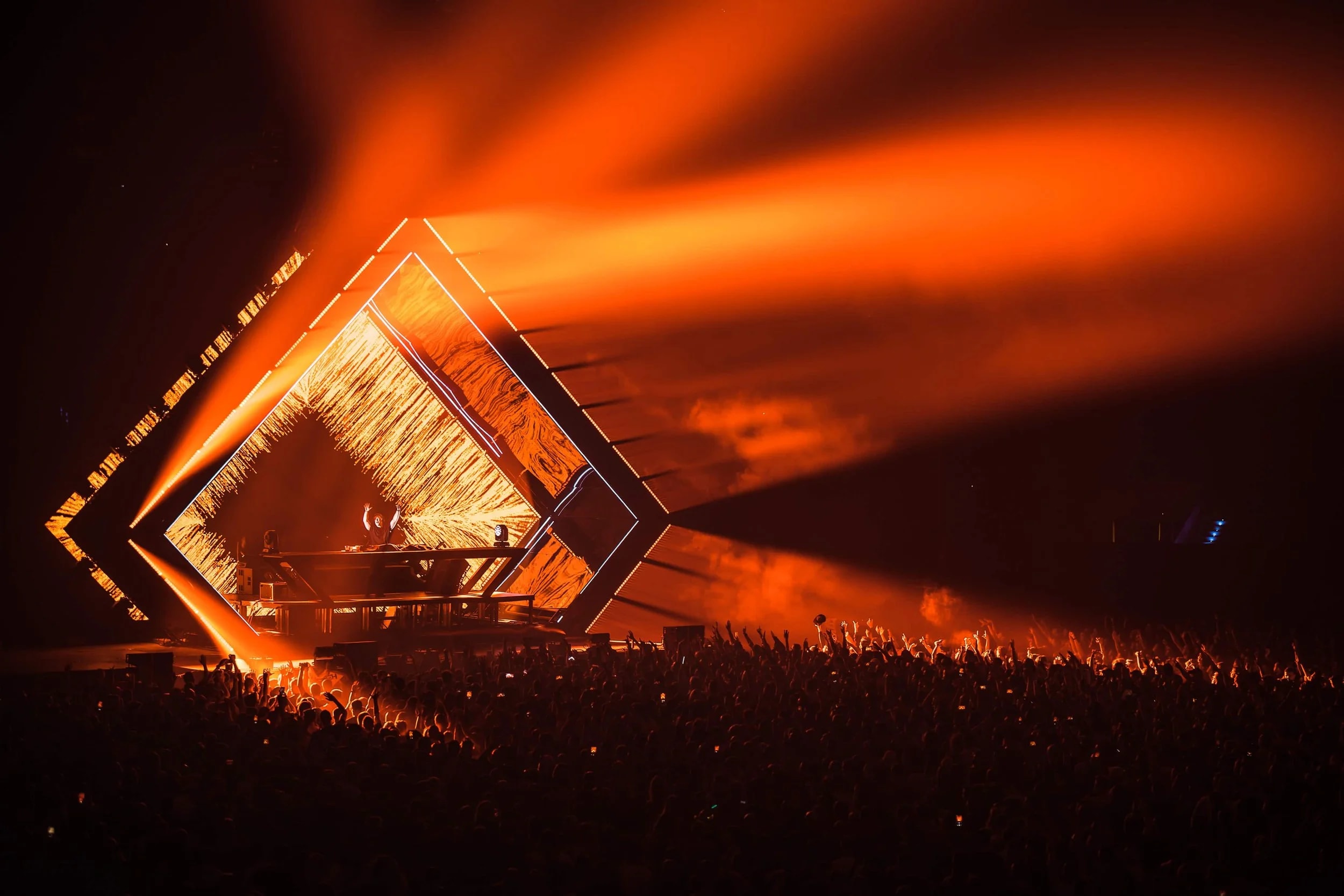 Hardwell live tour visuals by Comix