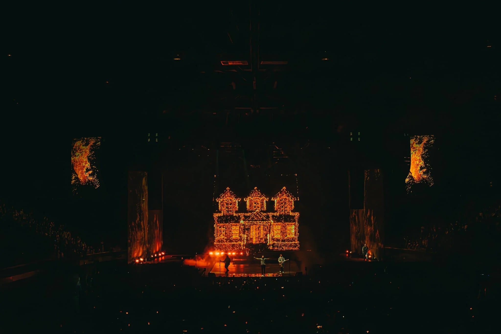 Avenged Sevenfold tour stage visuals by Comix